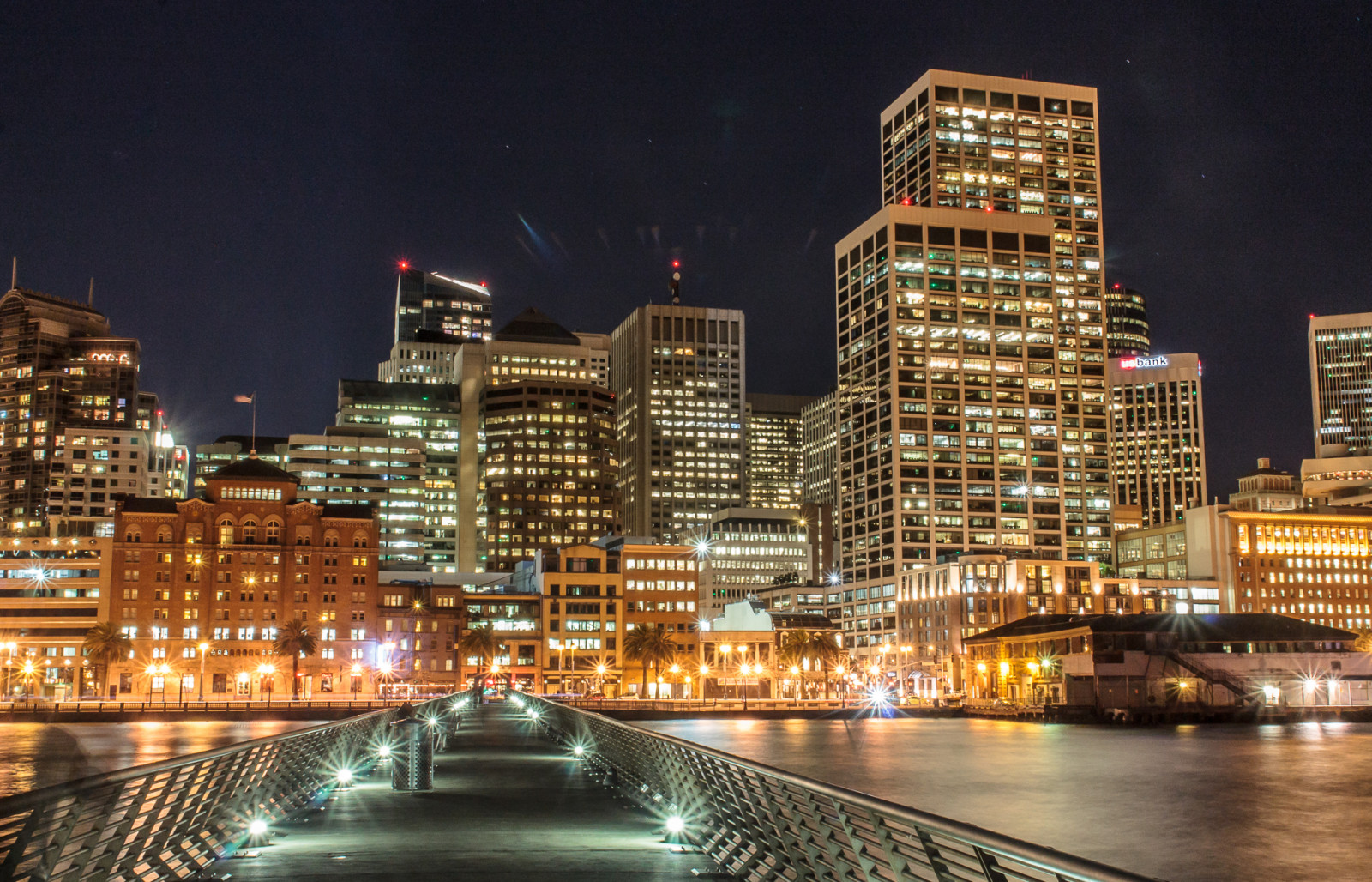 Metropolitní oblast, panoráma města, město, metropole, odraz, noc, panoráma, urban area, mrakodrap, mezník, centrum, panelový dům, budova, nebe, turistická atrakce, večer, kondominium, věž, hotel