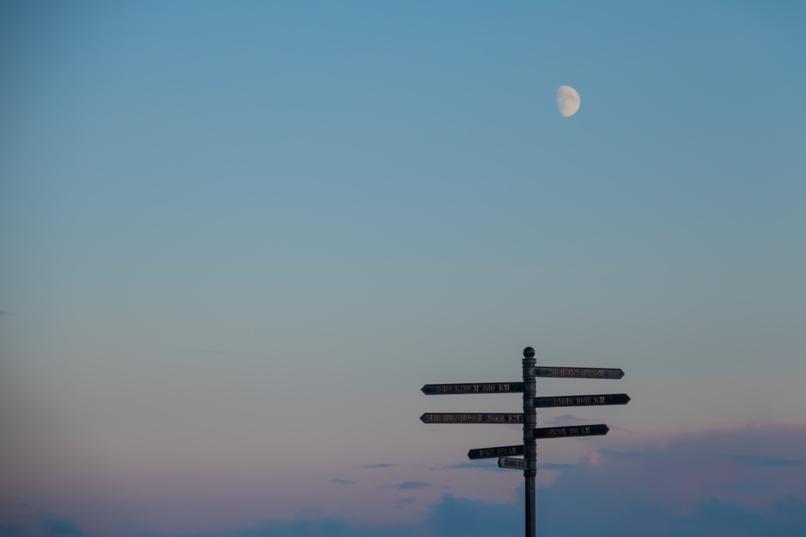 slunečnímu záření, pouliční osvětlení, západ slunce, moře, nebe, vozidlo, letadlo, svítání, Měsíc, ráno, slunce, vítr, horizont, atmosféra, soumrak, mrak, svítání, osvětlení, analogový, m ne, analog, směr, riktning, symbol, atmosférický jev, Atmosféra Země, astronomický objekt