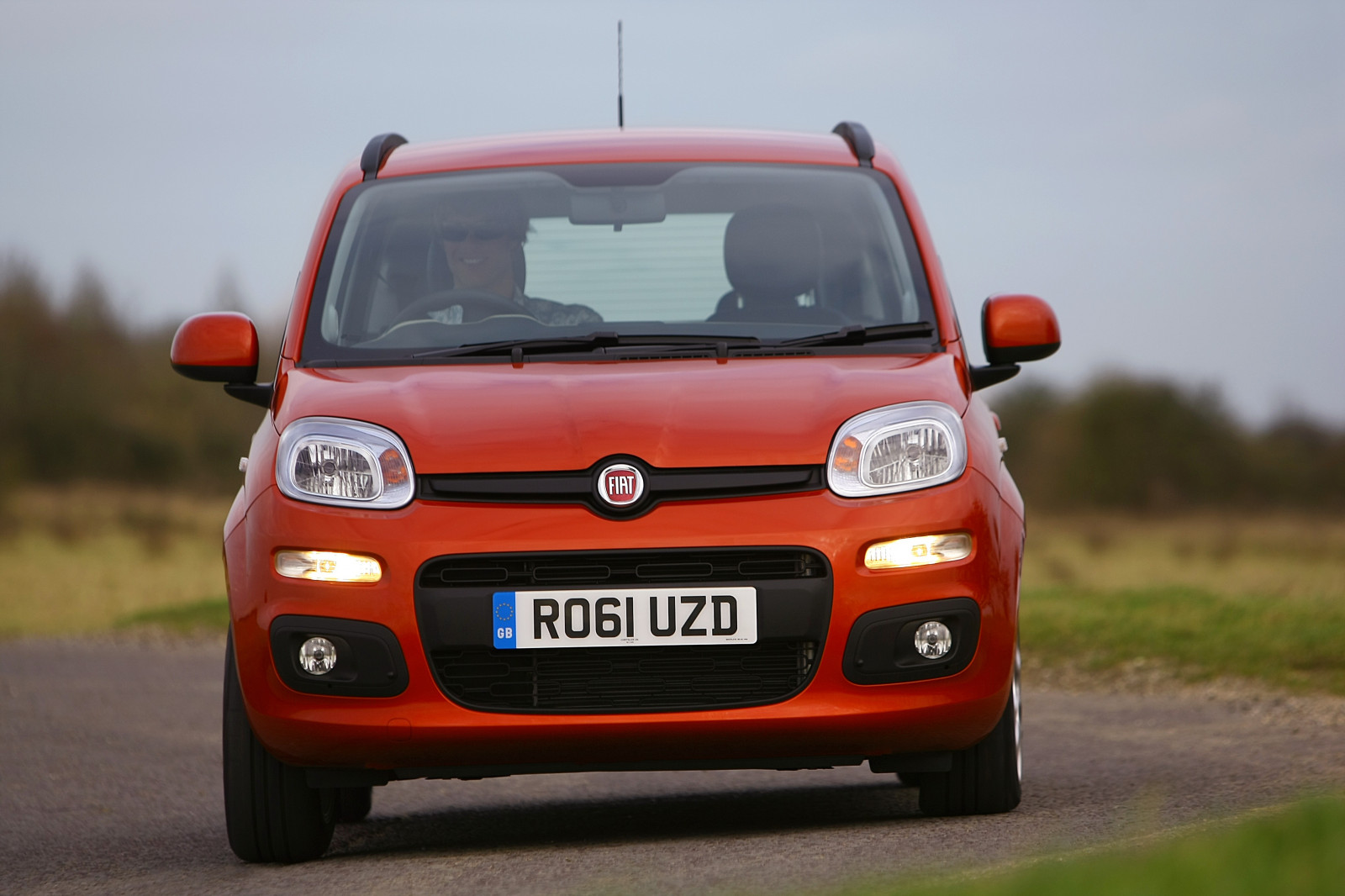 bil, køretøj, Volkswagen, Volkswagen Up, FIAT, netcarshow, netcar, bil billeder, bil foto, 2014, Panda britiske version, jord køretøj, automotive exterior, bil make, kompakt bil, bybil, subcompact bil, kompakt SUV