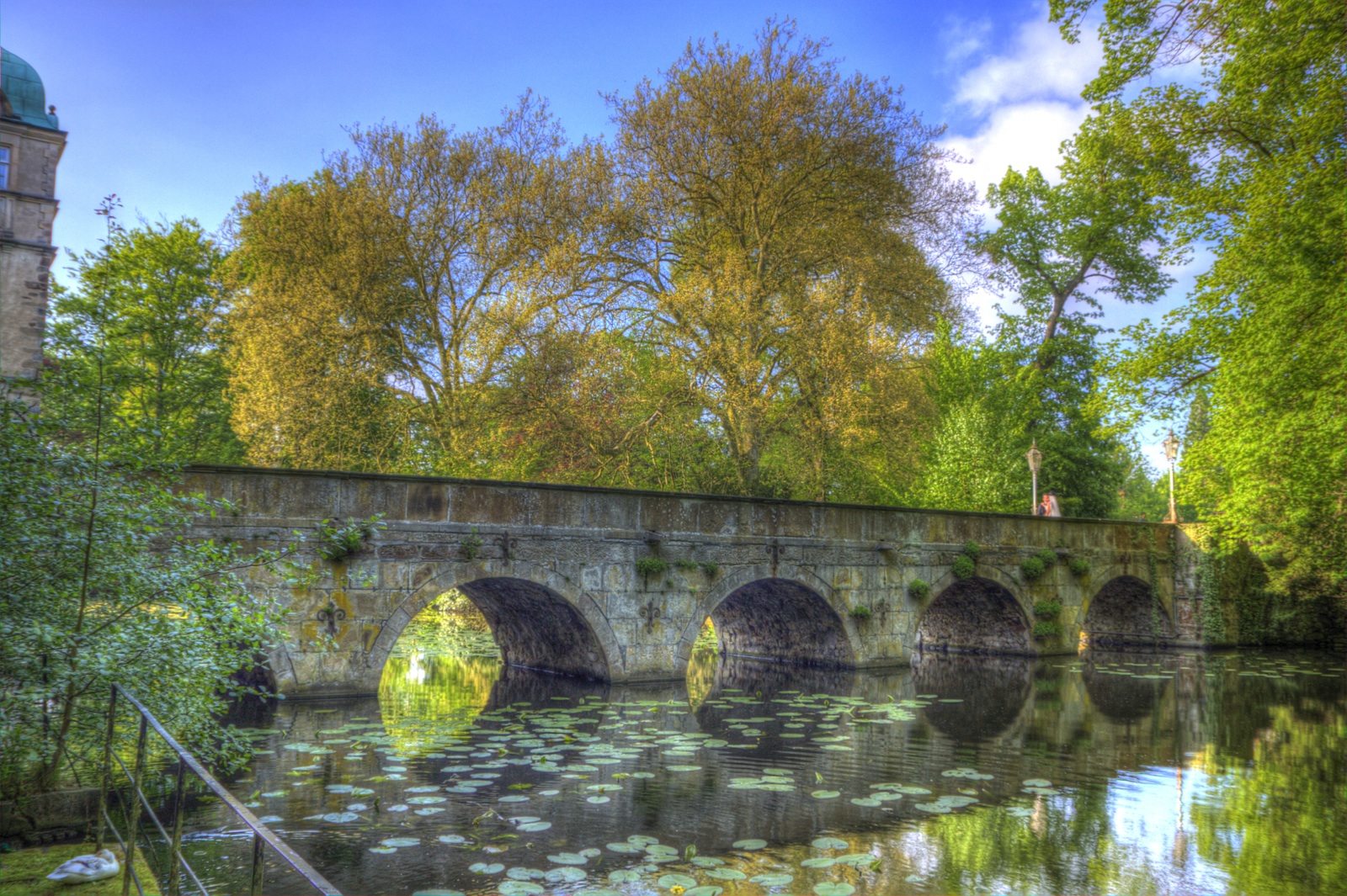 stromy, krajina, zahrada, voda, Příroda, odraz, tráva, nebe, park, mraky, zelená, žlutý, Německo, seasons, most, řeka, slunce, HDR, horizont, sova, Slunný, rybník, jaro, kanál, 2013, zámek, řepkového, majetek, UMĚNÍ, Krásná, strom, podzim, zakalený, Landschaft, sezóna, odrazy, budovy, barva, nebe, venkov, natur, deutschland, barvy, hradní příkop, přistát, louka, Soleil, ciel, mraky, skvělý, mraky, syn, eau, Německo, licht, Photomatix, parc, b UME, arbres, kapesní, nRW, weser, westfalen, Ostwestfalen, smět, Riviere, vodní, nonbuilding struktura, střevo, dehme, weserrenaissance, Wasserschloss, l HNE, Ulenburg, obernbeck