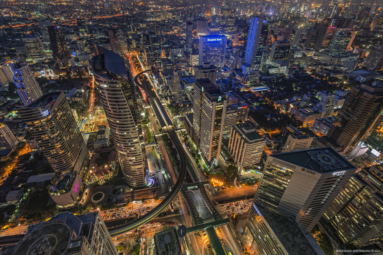 デスクトップ壁紙 建物 スカイライン モダン 超高層ビル 風景 タイ カラフル 夜景 夜の光 Bkk 美しい空 バードアイビュー バンコクビュー Cityscpae サトーンロード バンコクスカイスクレイパー クラウドシティ ウィーラーカーン 美しい写真の