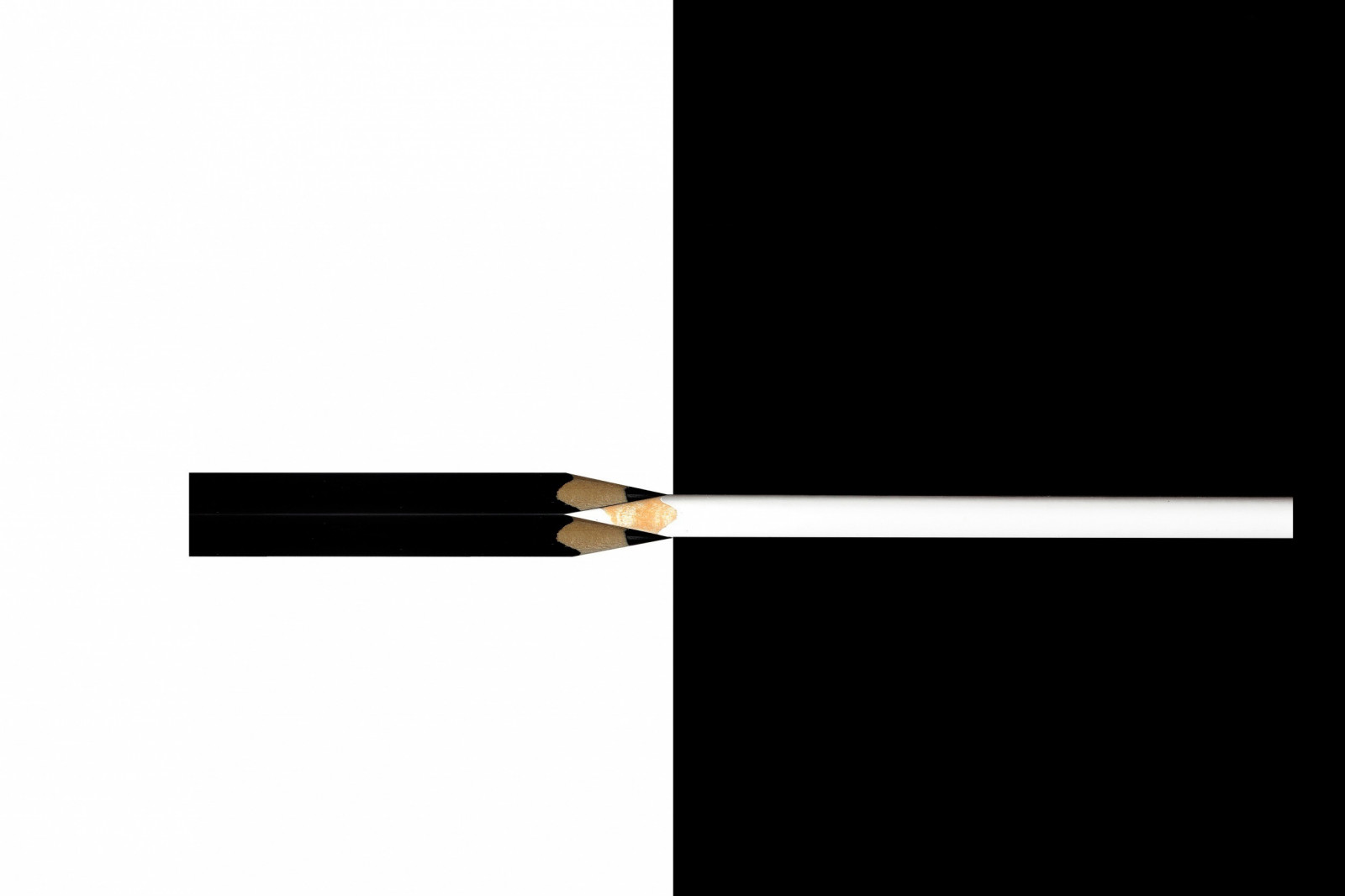 bílý, Černá, černobílý, černé pozadí, minimalismus, umělecká díla, bílé pozadí, tužky, osvětlení, produkt, šikovnost