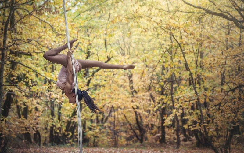 Sport,Frauen im Freien,Gymnastik,Wald,Baum,Herbst