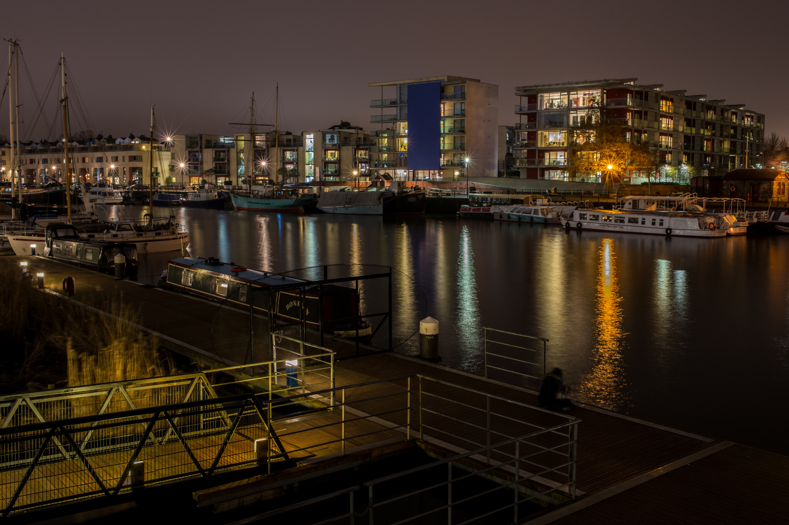 lys, mørk, hav, by, bybilledet, nat, vand, by-, bygning, afspejling, himmel, skyline, skyskraber, aften, flod, havn, Nikon, flydende, dok, skumring, metropol, 35MM, Bristol, Marina, lang, udsættelse, downtown, NIKKOR, lukker, langsom, vandsiden, efter, fart, havn, Havn, huse, levende, mørke, kaj, df, shots, lejligheder, byområde, vandveje, hovedstadsområde, højhus, AF, habor, F2D, lejligheder