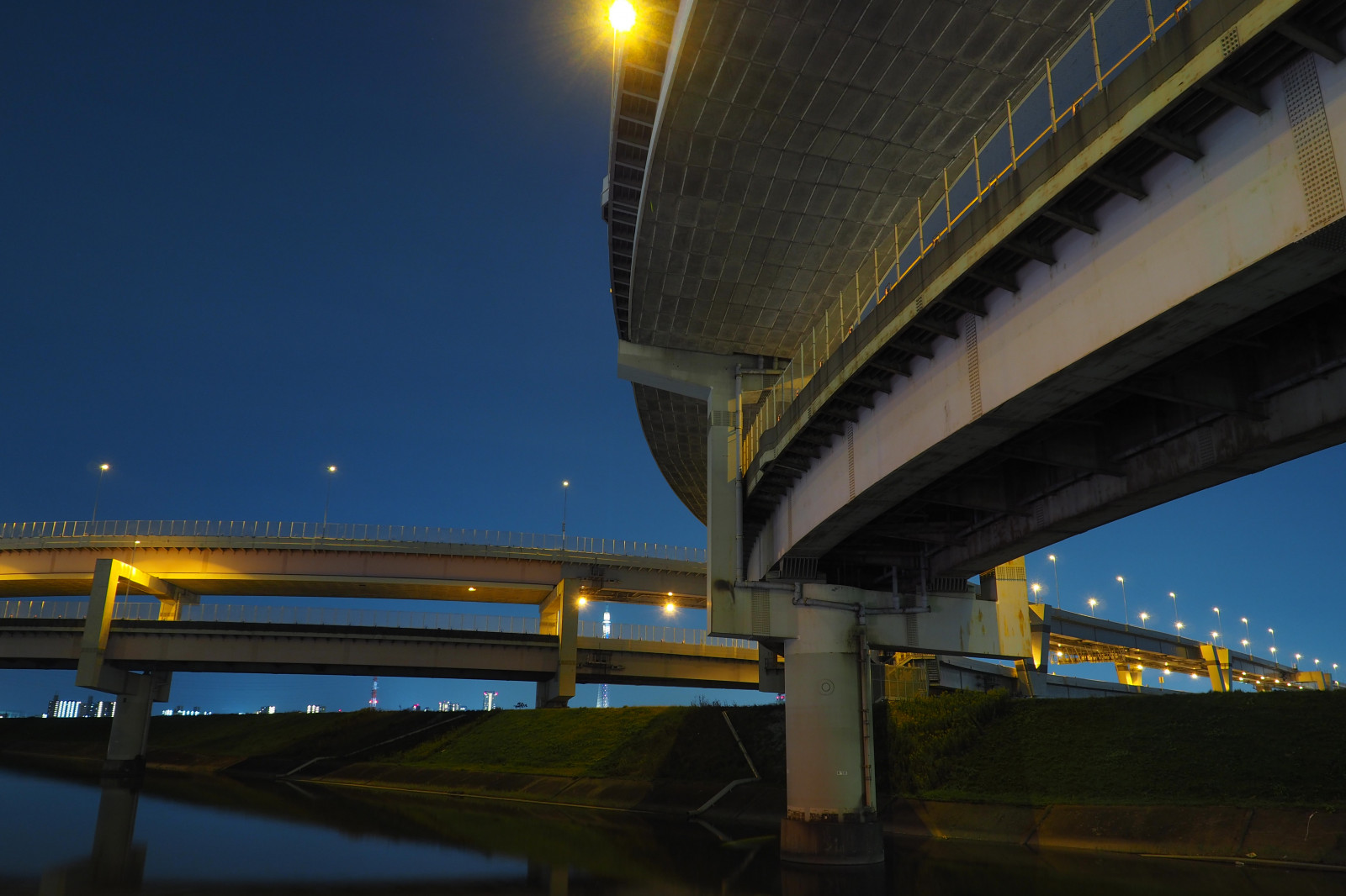 Japonsko, panoráma města, noc, odraz, večer, most, Dálnice, soumrak, minout, doprava, Tokio, struktura, Olympus, infrastruktura, jp, spojení, mezník, horikiri, mzuiko, OMD, EM5, omdem5, mzuikodigital1250mmf3563, mzuiko1250, em5mark2, omdem5mark2, Metropolitní oblast, veřejná doprava, nonbuilding struktura, kabel vydržel most, dálnice