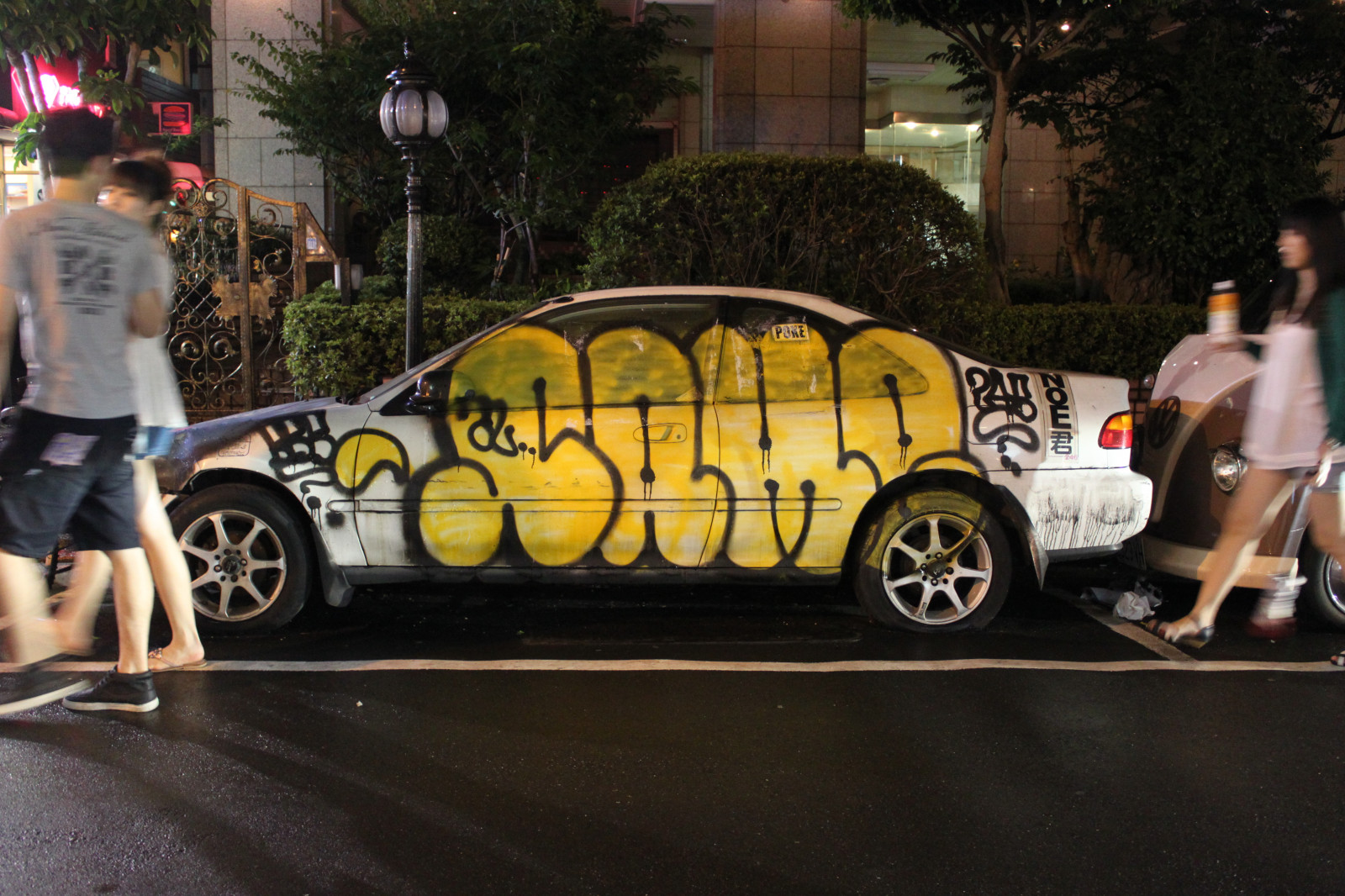 ulice, auto, vozidlo, žlutý, grafiti, Al, samolepky, rostlina, Graff, automobilového designu, automobilový exteriér, rodinný vůz, kompaktní vůz, motorové vozidlo, městské auto, subcompact auto, stejný, střední velikost auta, strčit, Noe, Bbb, Slapů, Saym