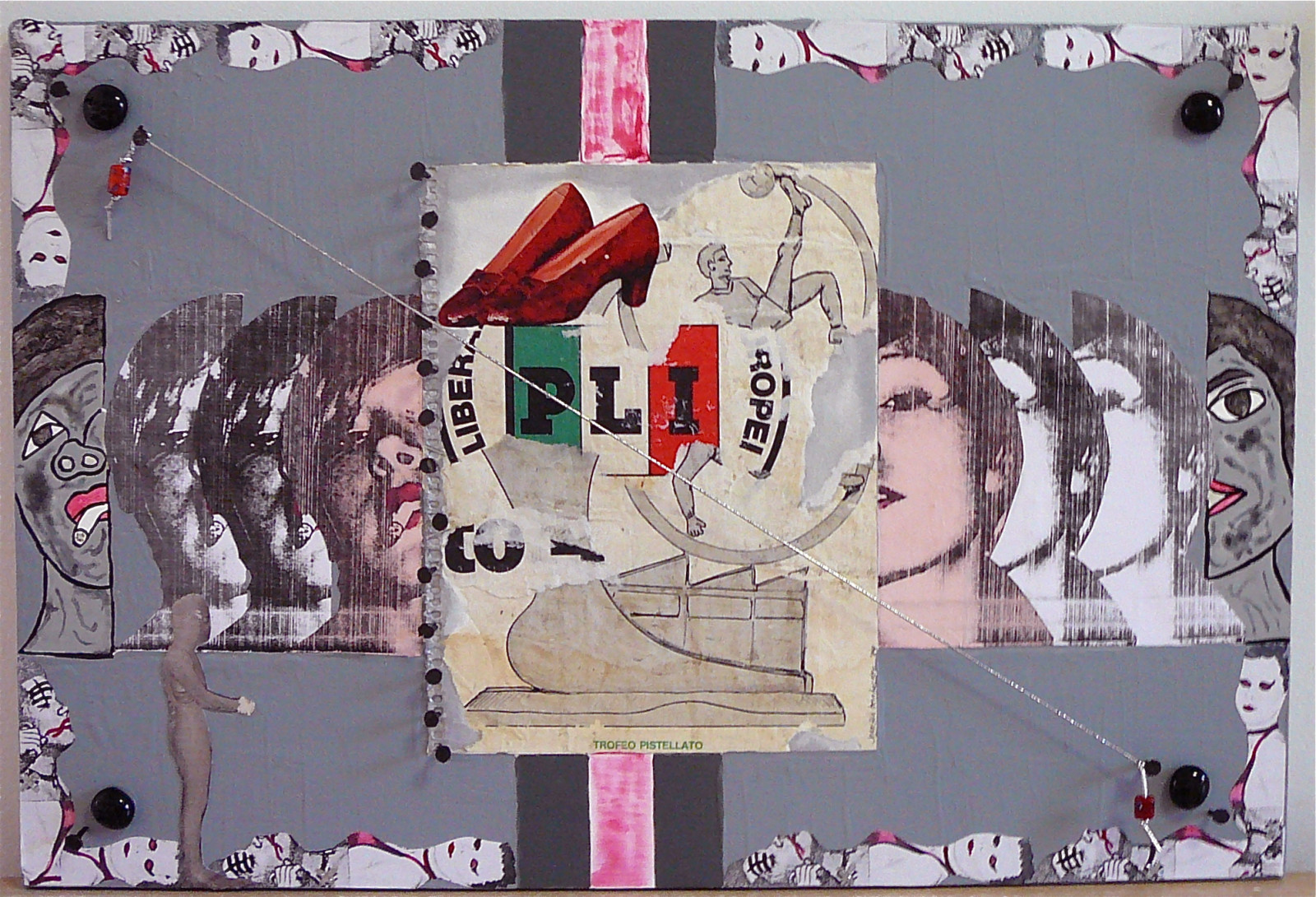 muži, tvář, malování, ženy, koláž, Červené, stěna, umělecká díla, DeviantArt, dřevo, kouření, cigarety, Šedá, korále, pouliční umění, růžový, hřebíky, nástěnná malba, UMĚNÍ, muž, žena, moderní umění, provázek, čtyři, šňůra, rawart, lidové umění, outsiderart, shromáždění, smíšená média, soudobé umění, samouk, artbrut, foundobjects, tiedup, acrylicpainting, akrylová barva, naiveart, visionaryart, primitiveart, jenniferbeinhackercom, artonwood, naifart, překližka, watercolorpaint, glassglobules, moderní umění, font, akvarely, plakátovací tabule, brusle, Rubyredshoes, Billboardadvertising, Silverstring, Xeroxpaper, Candyboxstring