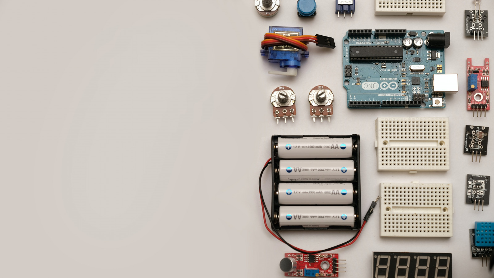 Arduino Rounround Battery Wallpaper : electronics, simple background, battery, transistors ...