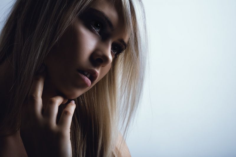 tvář, ženy, model, portrét, blondýnka, jednoduché pozadí tvář, ženy, model, portrét, blondýnka, jednoduché pozadí