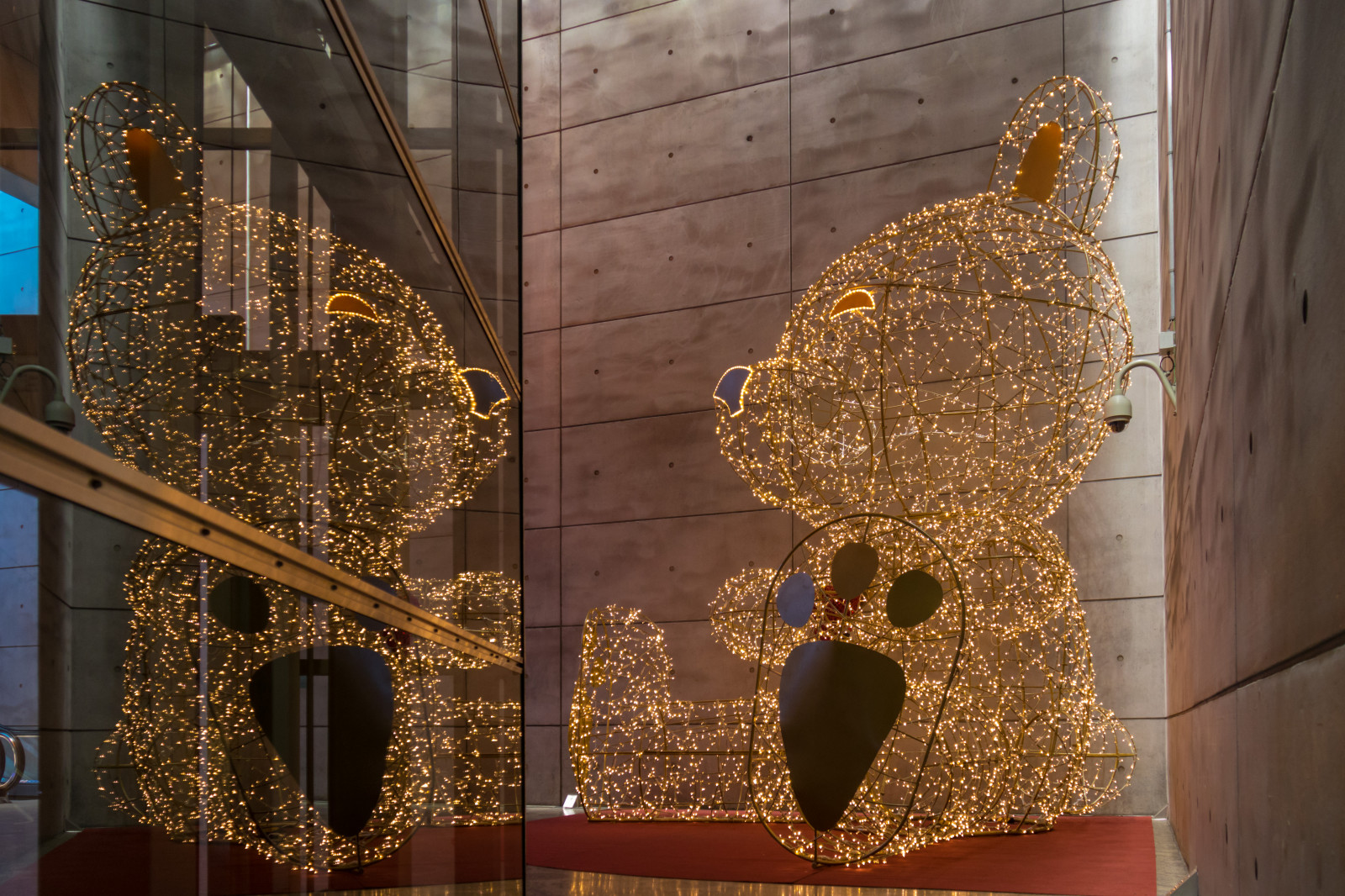 odraz, Vzhled interiéru, UMĚNÍ, osvětlení, vlakové nádraží, Triangeln, Medvídek, Nalle, Malmo, t gstation, design, reflektion, exif modelu canoneos760d, geocountry, Kamera aby kánon, geocity, Model fotoaparátu canoneos760d, geostate, geolocation, EXIF čočka efs18200mmf3556is, exif aby kánon, exif focallength 18mm, julbelysning, EXIF otvor 35, exif isospeed 640, teddy, výkladní skříň