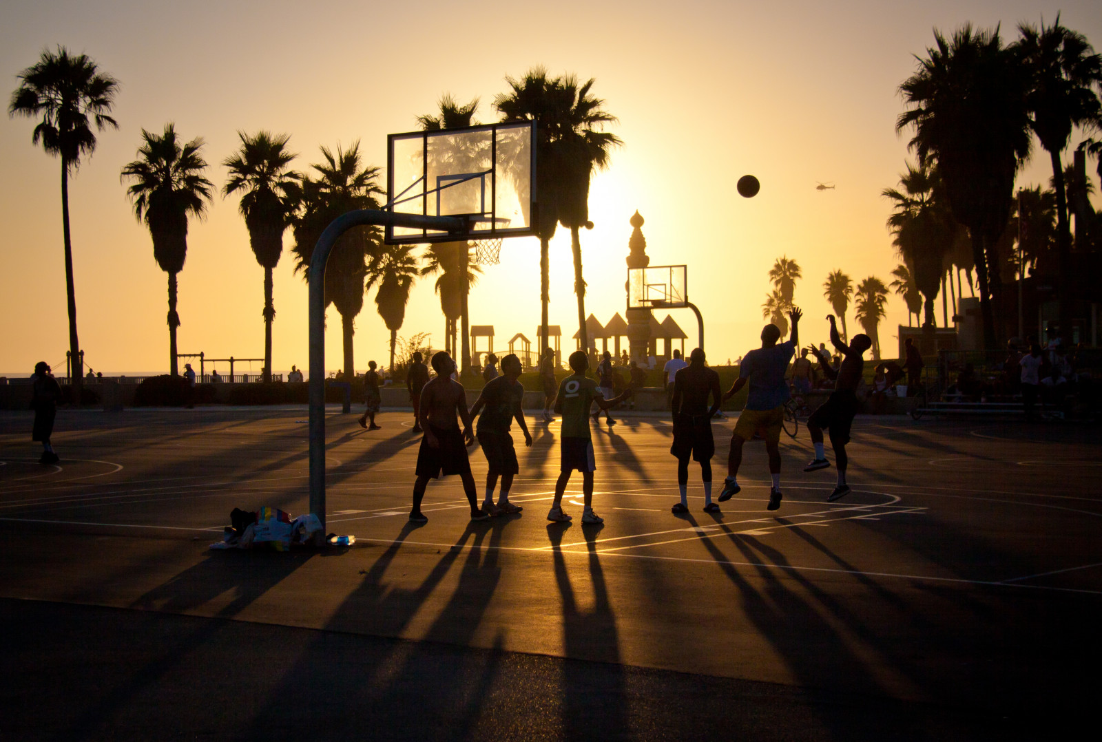 sportovní, slunečnímu záření, stromy, pouliční osvětlení, lidé, západ slunce, město, noc, voda, městský, odraz, nebe, stín, skákání, silueta, svítání, večer, ráno, Filmové, slunce, Kalifornie, Basketball, míče, Los Angeles, strom, stíny, cestovat, flickr, rostlina, západy slunce, palmy, zábava, dřevěný, Průhledná, blog, cement, albumcover, výstřely, Getty, Gettyimages, LosAngeles, jižní Kalifornie, viajes, rekreace, thechallengefactory, plakáty, západní pobřeží, arecales, na prodej, obal knihy, chrisgoldny, chrisgoldberg, chrisgold, chrisgoldphoto, chrisgoldphotos, friendlychallenges, twtmeiconoftheday, palma, challengewinners, laist, soudy, Losangelestimes, Basketbalové míče, Delší dobu, Whitemencantjump, Tovární finále, Factoryfinalschampion, Yourbestof2012