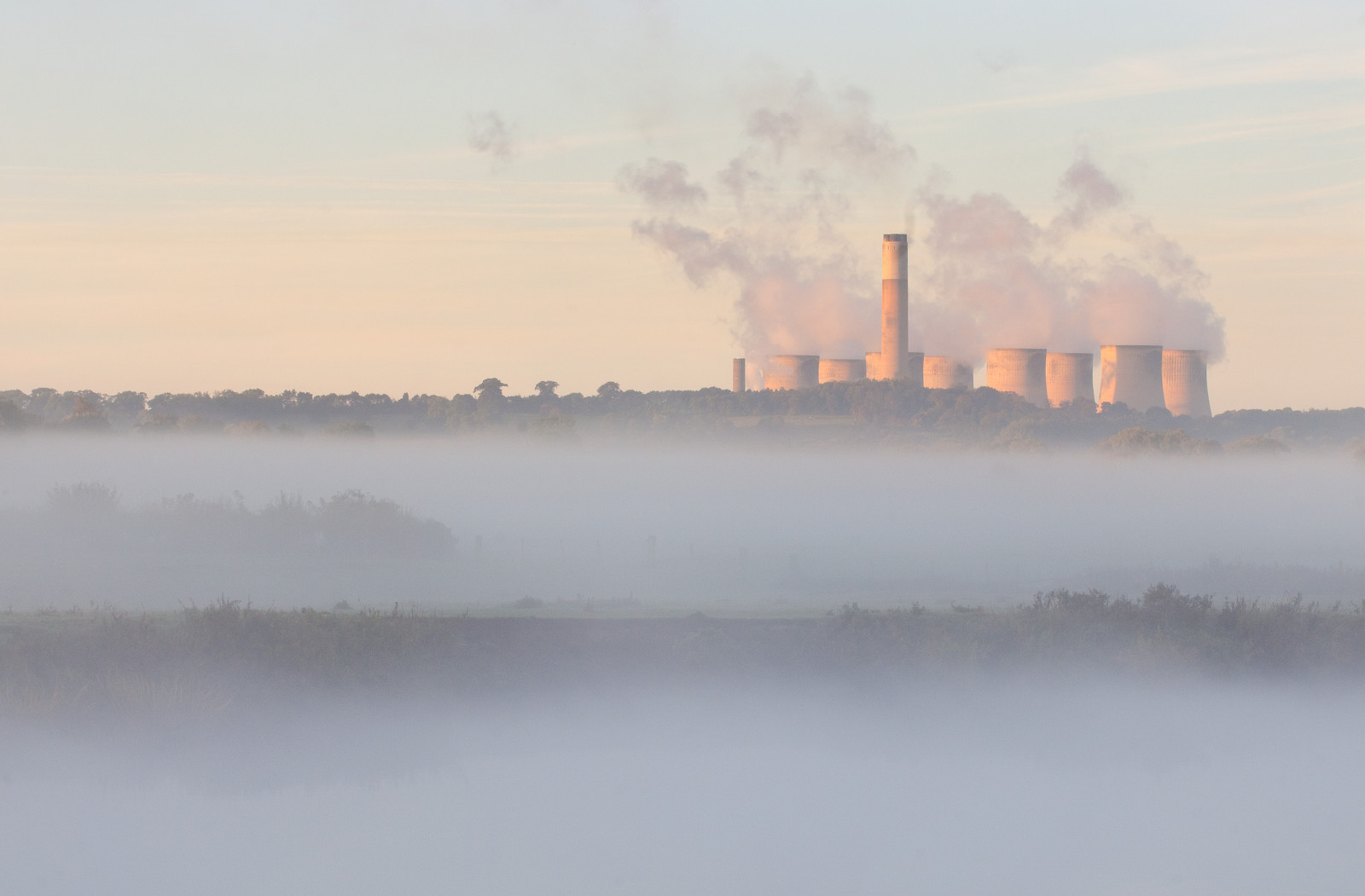 Příroda, odraz, nebe, kouř, svítání, uklidnit, večer, ráno, mlha, řeka, slunce, Kánon, atmosféra, teplý, zmrazení, opar, znečištění, světlo, paprsky, mlha, stanice, svítání, Napájení, eos, na, Nottingham, věže, rezervovat, Nottinghamshire, jev, Julian, Barker, Leicestershire, Trent, elektrárna, Attenborough, chlazení, zahřívání, Stoupat, Ratcliffe