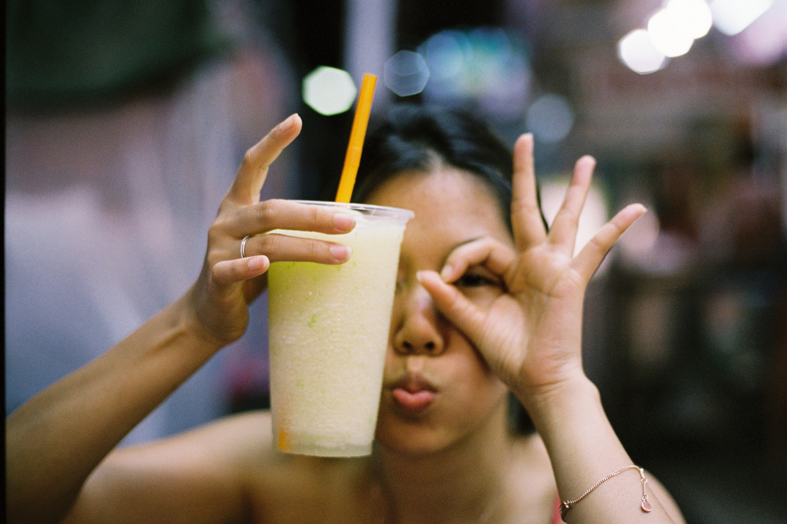 jídlo, ulice, Asie, asijský, napít se, alkohol, Thajsko, Bangkok, Thai, trh, dívka, krása, ruka, prst, smysl, portait, zblízka, nikonf3, BKK