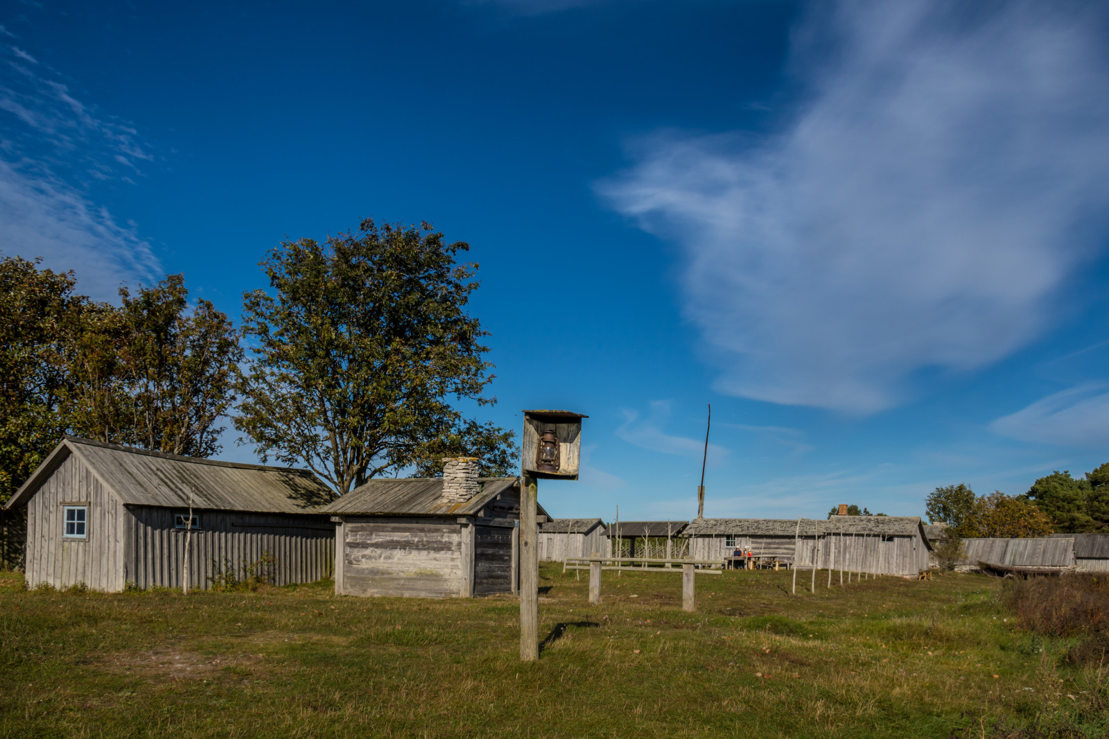 krajina, tráva, nebe, Dům, muzeum, majetek, mrak, strom, Gotland, attackfoto, attackfoto8, kovik, gotlandsfiskerimuseum, venkov, obytný prostor