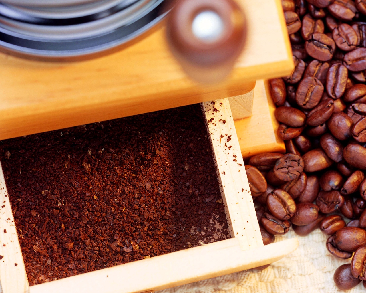 Wallpaper coffee grinder, grains 1280x1024 CoolWallpapers 1104688