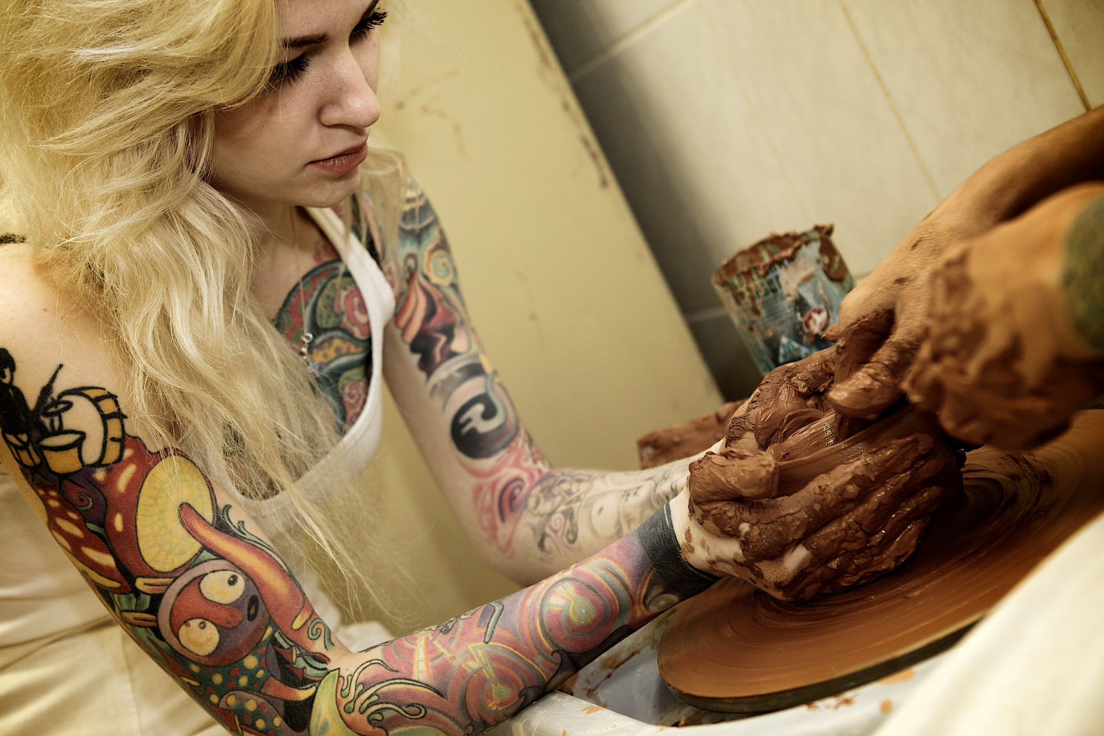 portræt, hænder, tatovering, mønster, pige, kvinde, handling, indendørs, design, ansigter, arm, suicidegirls, tatovør, antibudni, fuckyeahwhiteandblack, fuckyeahperfection, tattooexpogirls, fuckyeahtattoo, fuckyeahvignette