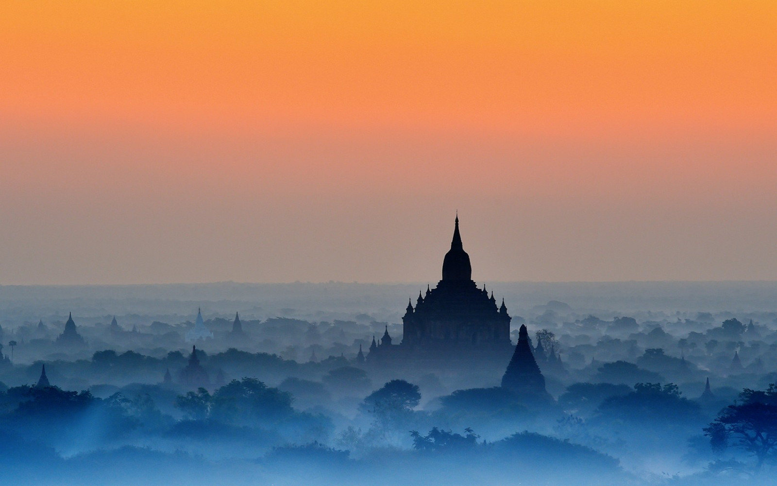 tempel, sollys, træer, landskab, solnedgang, hav, natur, afspejling, himmel, solopgang, blå, aften, morgen, tårn, tåge, horisont, atmosfære, skumring, buddhisme, Myanmar, rav, Bagan, Sky, tåge, vejr, daggry, ocean, bølge, atmosfærisk fænomen, computer tapet, efterglød, vind-bølge