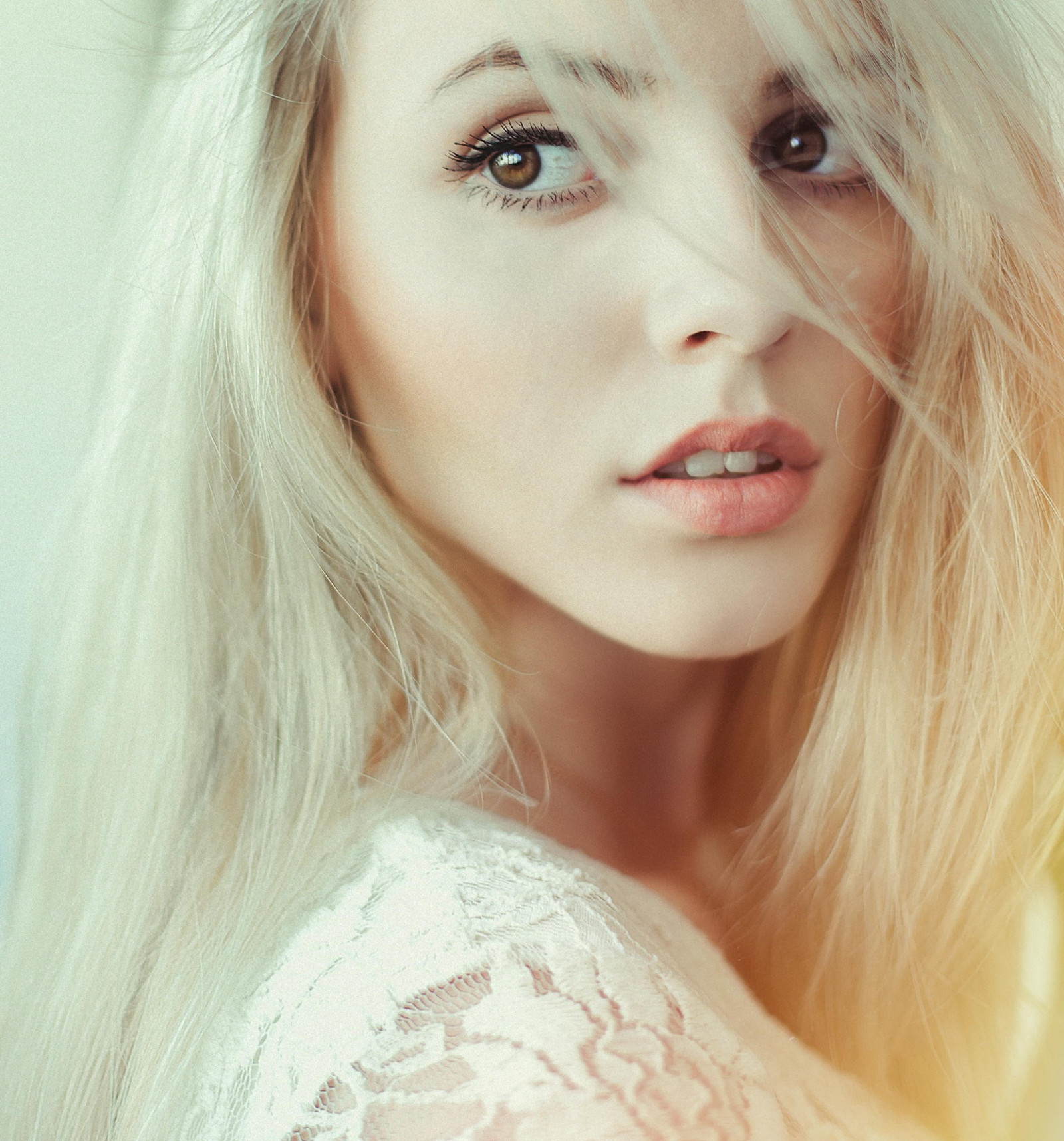 tvář, ženy, model, portrét, blondýnka, dlouhé vlasy, fotografování, vlasy, platinová blondýna, pusa, nos, oříškové oči, Osoba, kůže, hlava, Igor Borůvky, dívka, krása, usměj se, oko, žena, dáma, ret, blond, účes, portrétní fotografie, focení, hnědé vlasy, člověk barva vlasů, barvení vlasů, mimika, obočí, orgán, zblízka