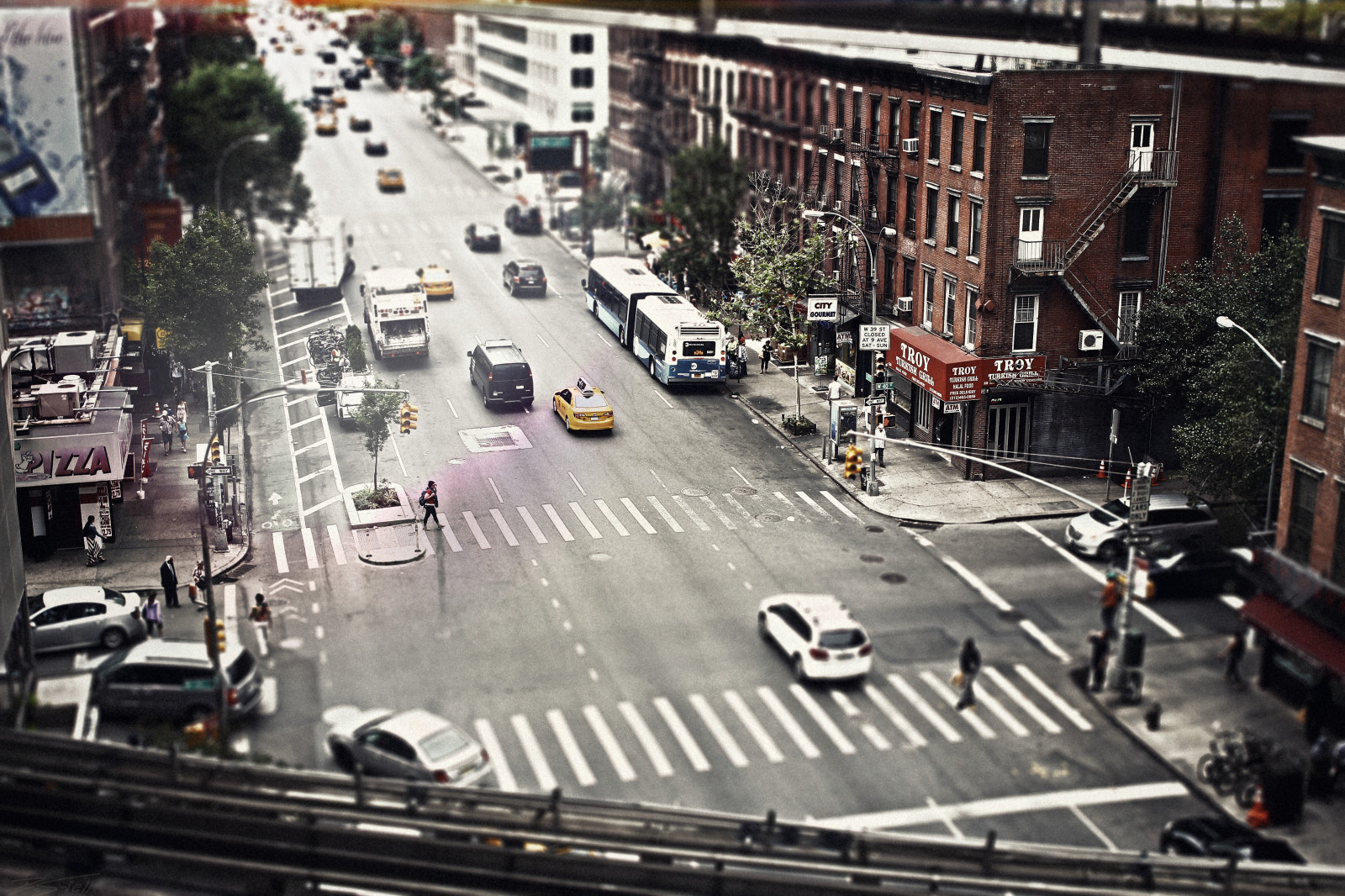 auto, area urbana, area metropolitana, corsia, strada, cittadina, città, strada, infrastruttura, Quartiere, metropoli, trasporto, centro, traffico, Zona residenziale, pedone, intersezione, veicolo, Strada, attraversamento pedonale, sobborgo, albero, asfalto