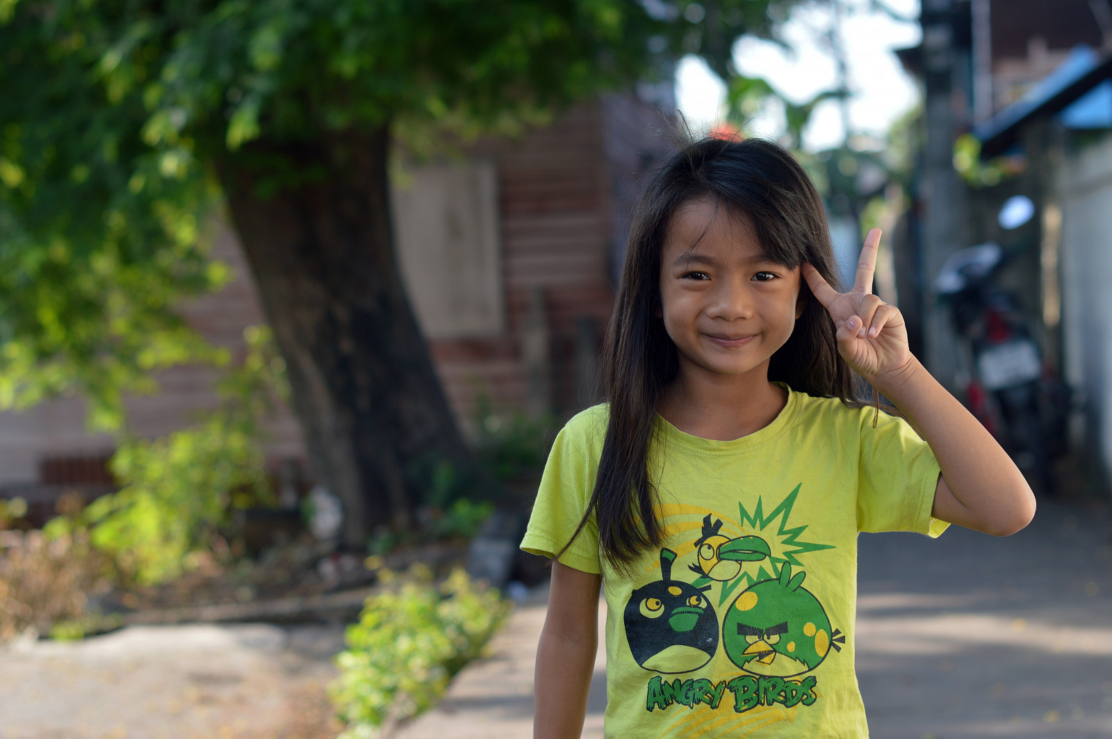 carina, ragazza, uccelli, segno, camicia, ritratti, Tailandia, pace, Bangkok, arrabbiato, khlong, Bangkhen, Thanon, Oct182014nikon