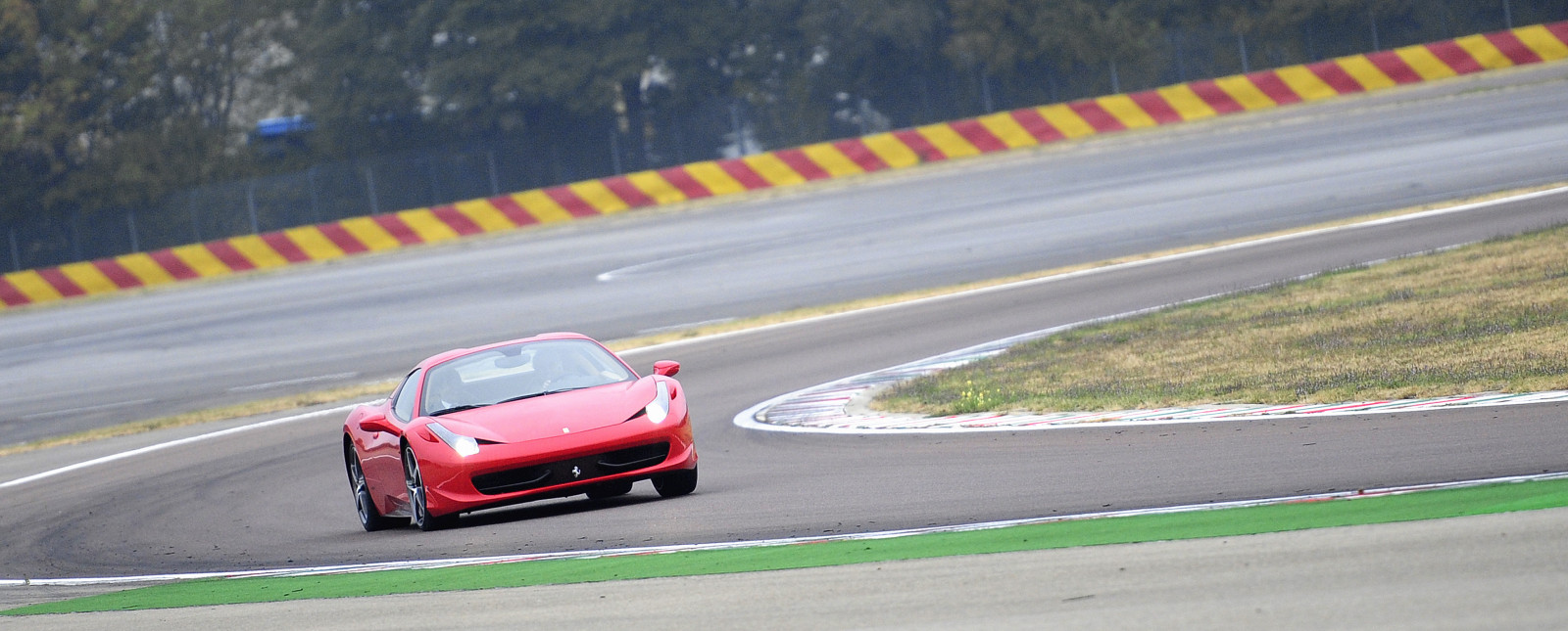 Auto, Fahrzeug, Sportwagen, Ferrari, Fahren, Leistungsauto, 458 italien, 2012, Netcarshow, Netcar, Auto Bilder, Auto Foto, Supercar, Landfahrzeug, Automobil-Design, Automobil machen, Luxusfahrzeug, Rennstrecke