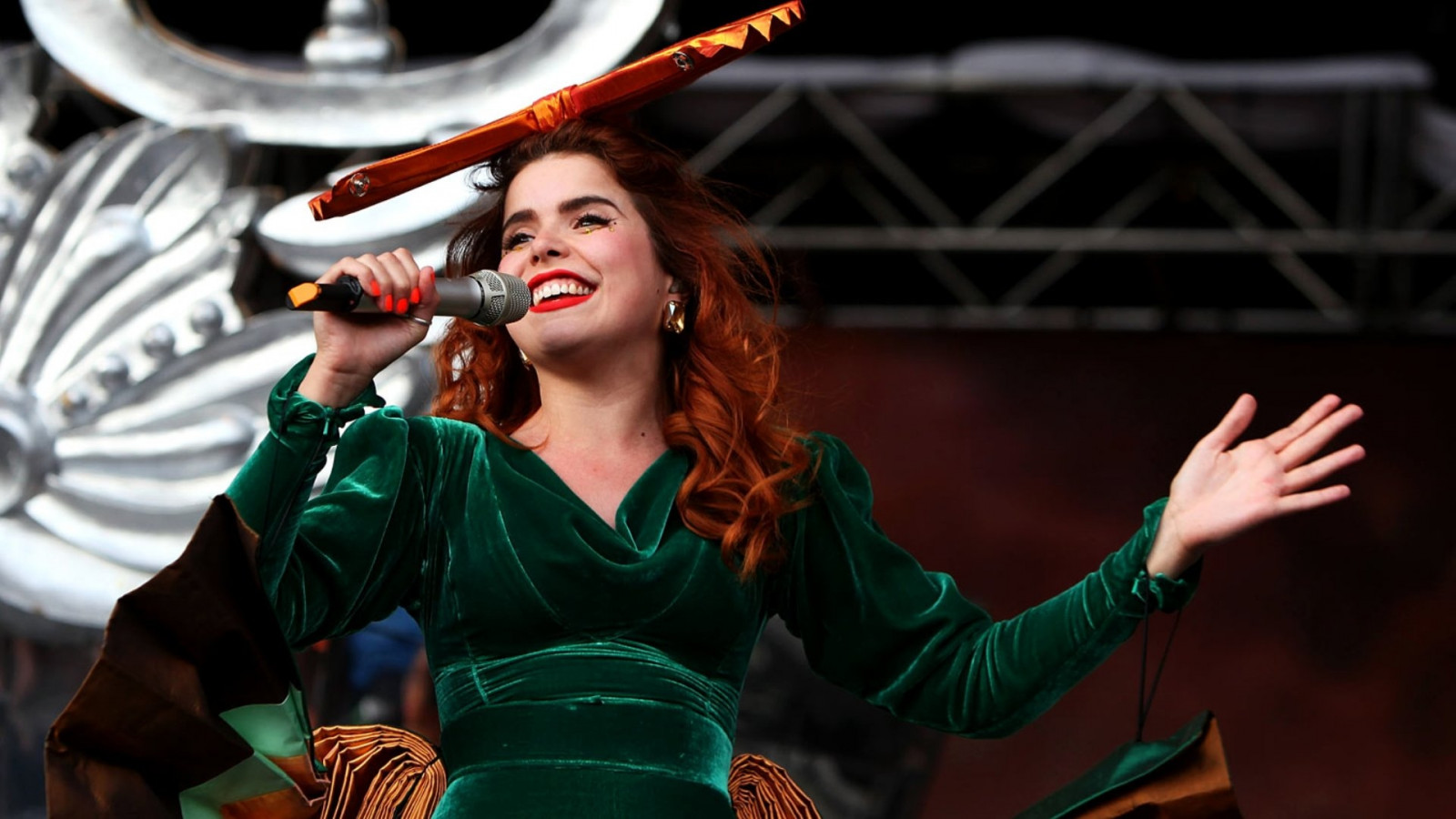 Wallpaper : Paloma Faith, girl, dress, smile, microphone 1920x1080