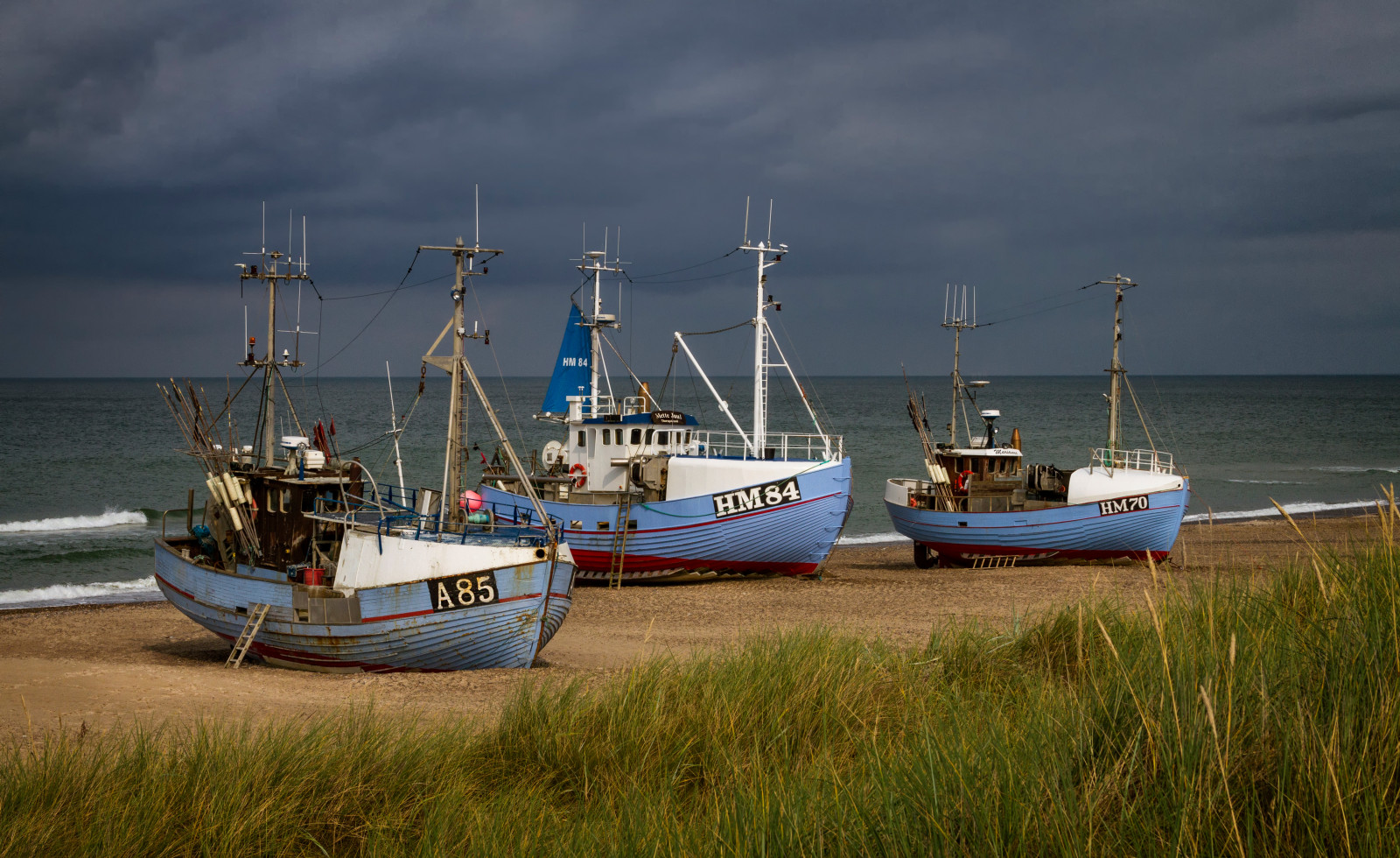 Hintergrundbilder Ozean, Strand, Wolken, Kanon, Dänemark, Boote