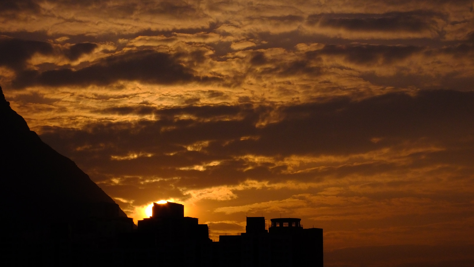 nebe, odlesk, mrak, západ slunce, horizont, svítání, atmosféra, červená obloha v dopoledních hodinách, svítání, soumrak, slunce, večer, ráno, jev, během dne, panoráma, meteorologický jev, slunečnímu záření, uklidnit, silueta