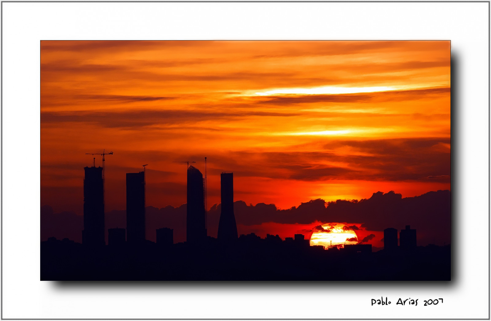 Photoshop, západ slunce, nebe, silueta, svítání, uklidnit, panoráma, večer, ráno, slunce, HDR, Španělsko, horizont, teplo, soumrak, Madrid, UMĚNÍ, svítání, cielo, mraky, Barvy, contraluz, barvy, arte, Photomatix, arquitectura, ol tusfotos, olequebonito, greatmanipulart, grouptripod, goldenvisions, pabloarias, atardeceres, espana, nikond50, pueblosdemadrid, sigma70300, odlesk, červená obloha v dopoledních hodinách, edificiosymonumentos, bufet, Paracuellos