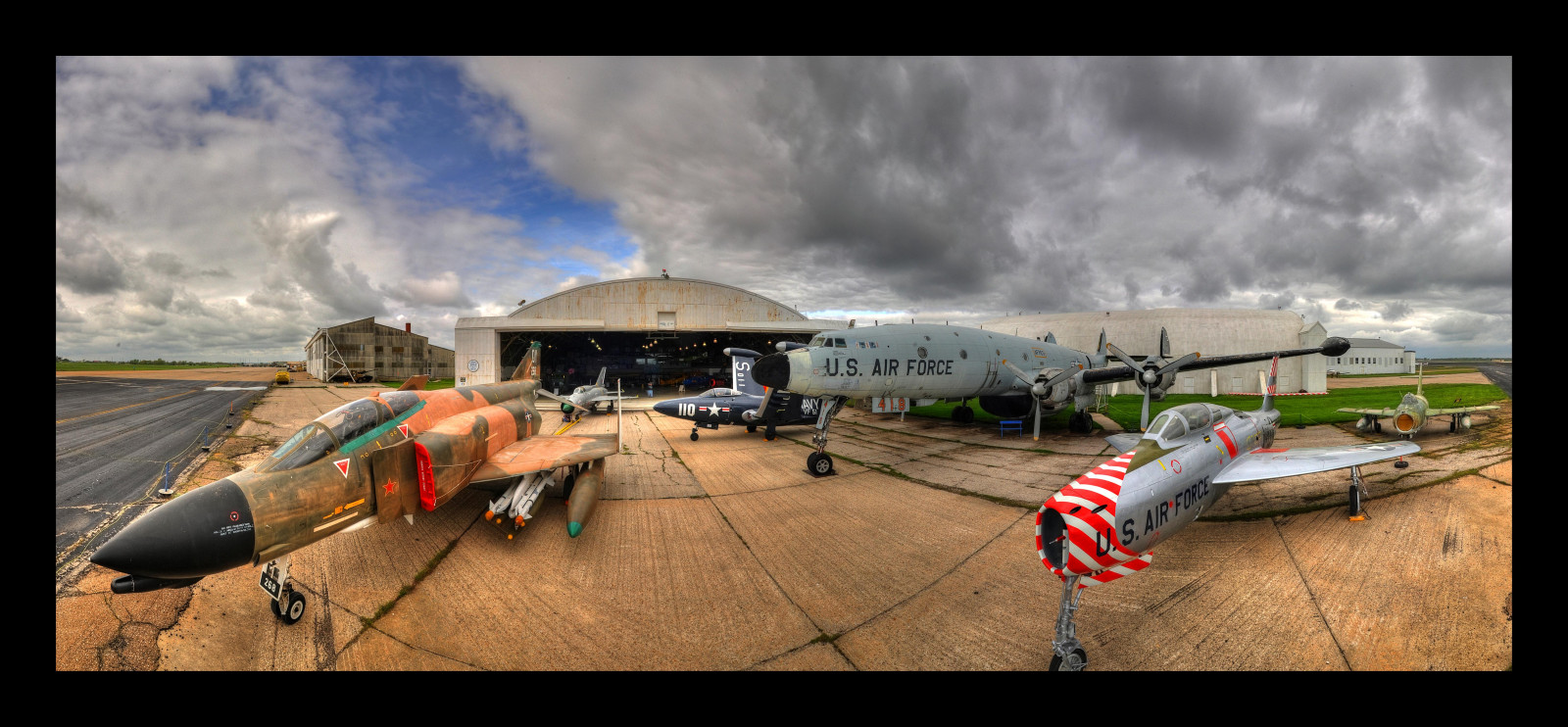 vozidlo, mraky, letadlo, HDR, Přízrak, válečné loďstvo, Let, panoramatický, letectví, letectvo, helikoptéra, Snímek obrazovky, Atmosféra Země, Kansas, letouny, Topeka, airmuseum, F84, combatairmuseum