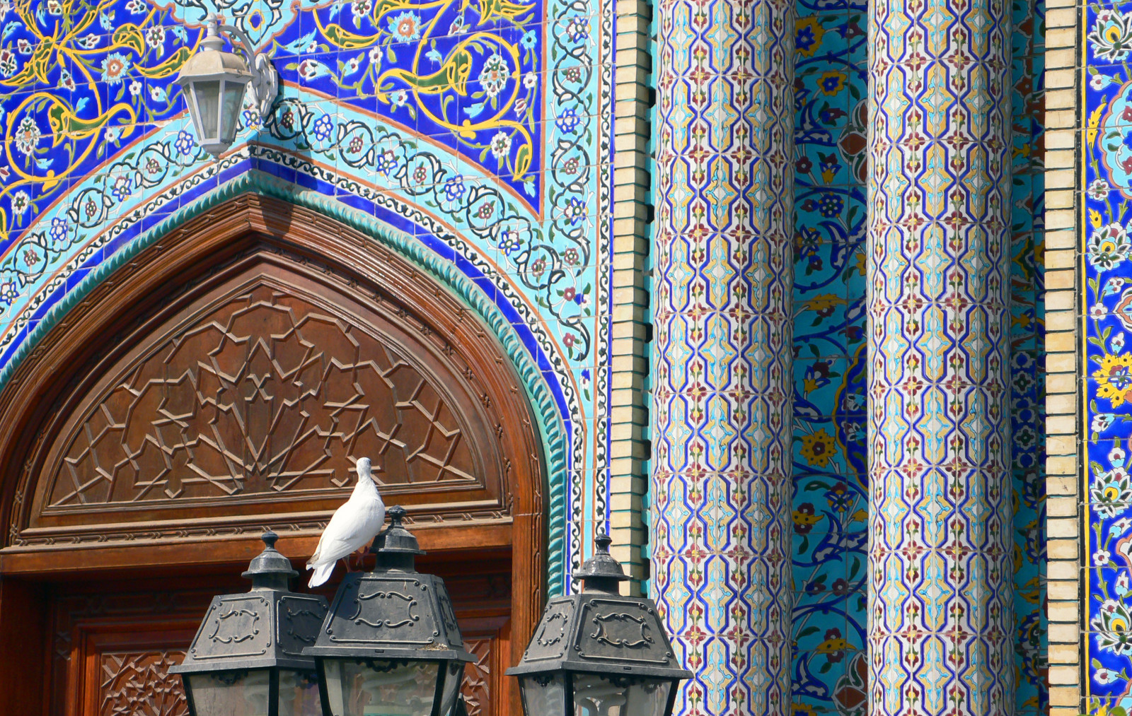 Wallpaper door, Leica, 2, persian, gate, Dubai, gulf, dove, united