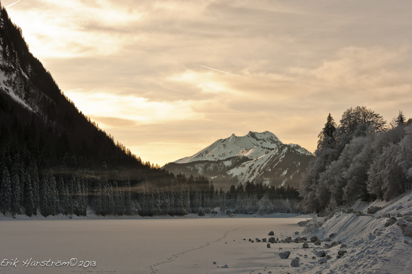 sollys, landskab, solnedgang, bakke, sø, natur, afspejling, sne, vinter, solopgang, is, aften, morgen, flod, dal, Frankrig, ødemark, skumring, neige, 2012, Sky, træ, bjerg, vejr, daggry, sæson, lac, janvier, reservoir, Haute-Savoie, loch, atmosfærisk fænomen, bjergrige landskabsformer, landskabsform, bjergkæde, rh nealpes, Montriond