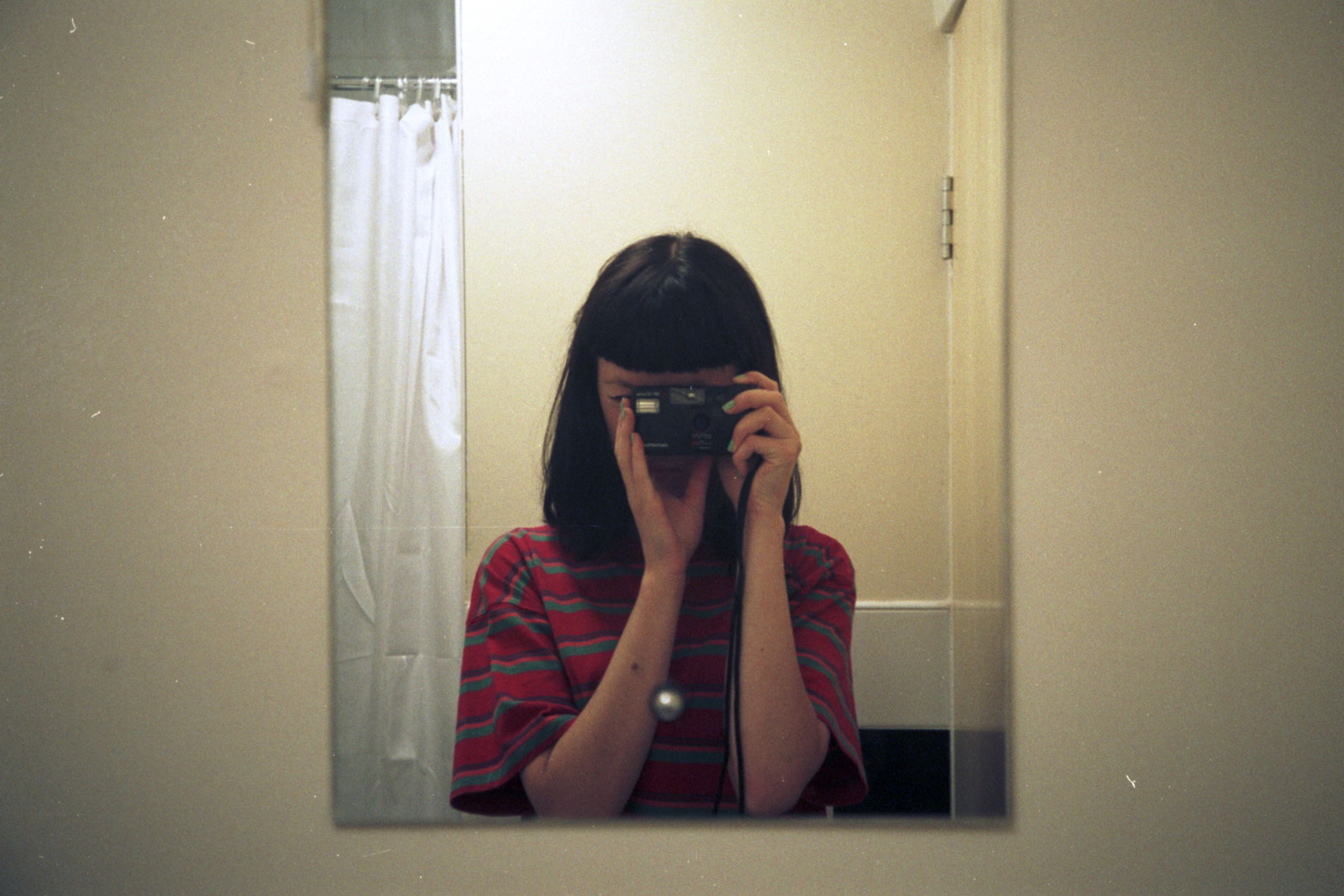 okno, brýle, odraz, zrcadlo, růžový, koupelna, 35MM, Olympus, UMĚNÍ, světlo, dívka, osvětlení, zábava, momentka, Manchester, vision care, brýlí