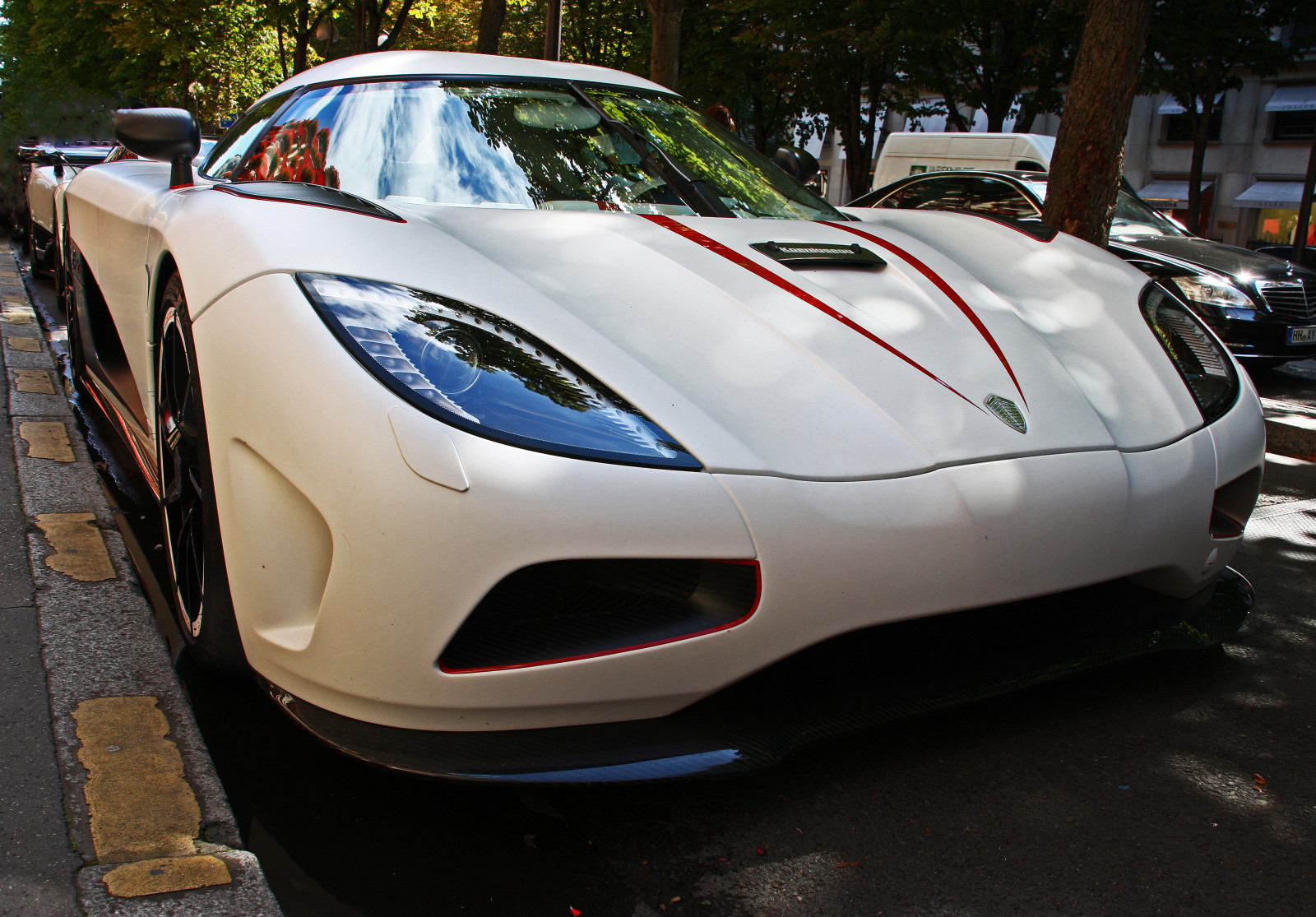 auto, pozemní vozidla, motorové vozidlo, vozidlo, sportovní auto, superauto, automobilového designu, výkon auta, kolo, automobilový exteriér, automotive wheel system, závodní auto, technika, luxusní vůz, okraj, auto show, městské auto, Koenigsegg CCX, McLaren MP4 12C