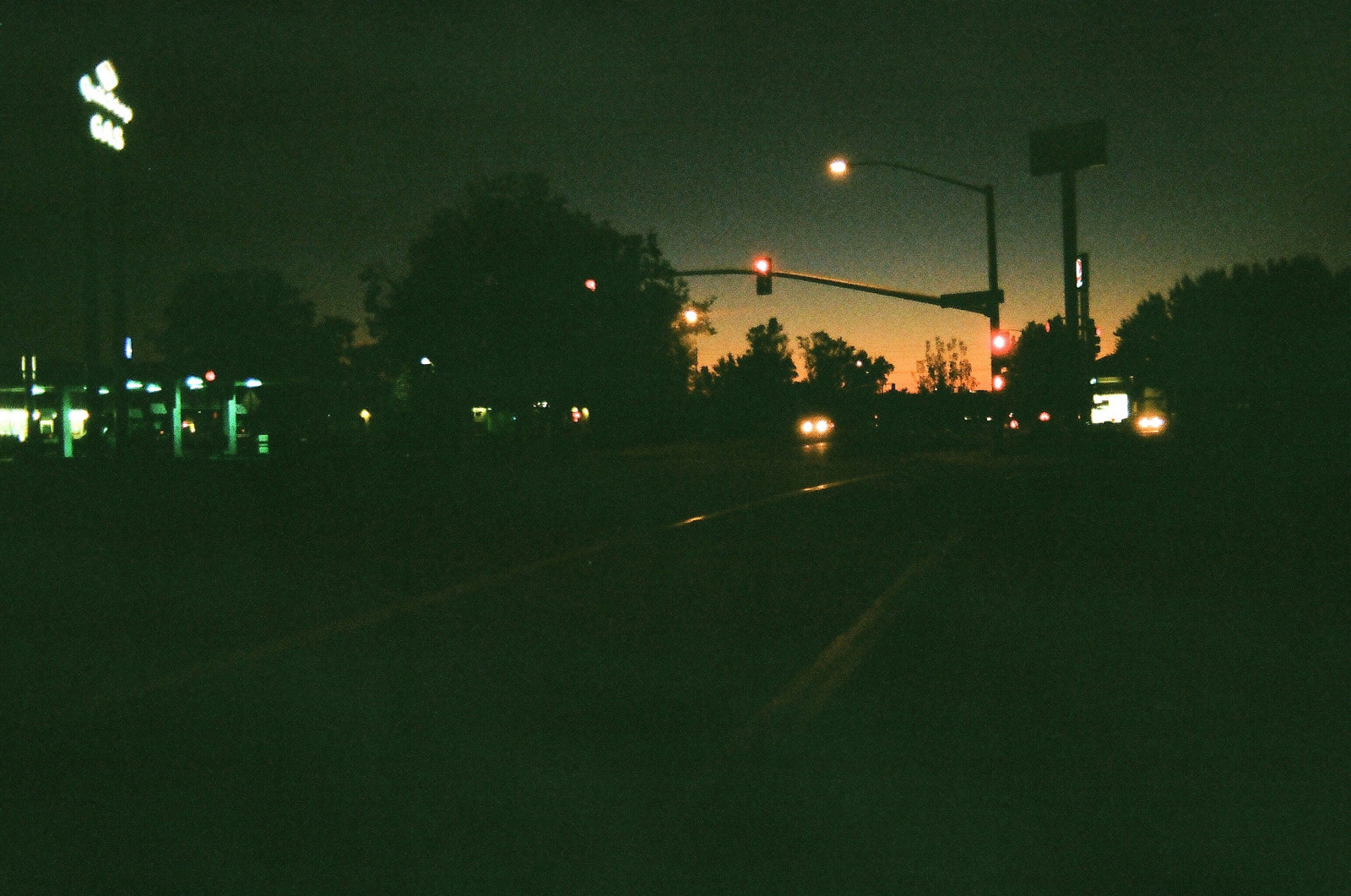 notte, verde, cielo, oscurità, atmosfera, strada luce, leggero, atmosfera della terra, illuminazione, fenomeno, sera, lampada, erba, albero, mezzanotte, paesaggio