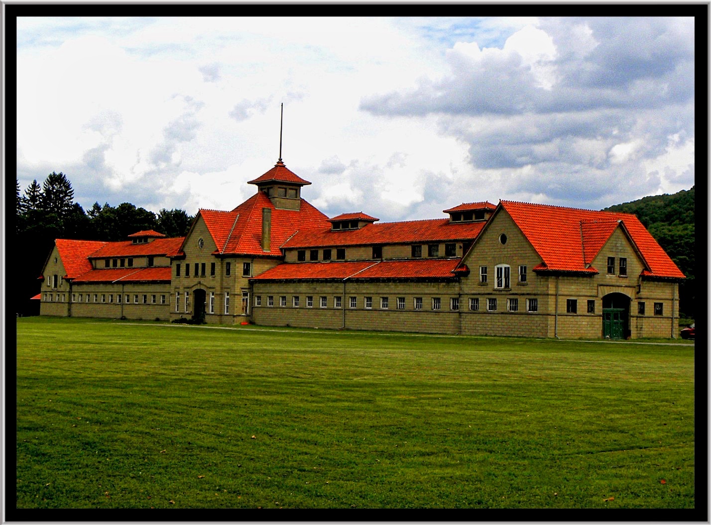 Příroda, nebe, mezník, hospodařit, tráva, Dům, venkov, majetek, pole, lučina, stodola, pastvina, domů, mrak, krajina, strom, budova, fasáda, louka, statek, rostlina