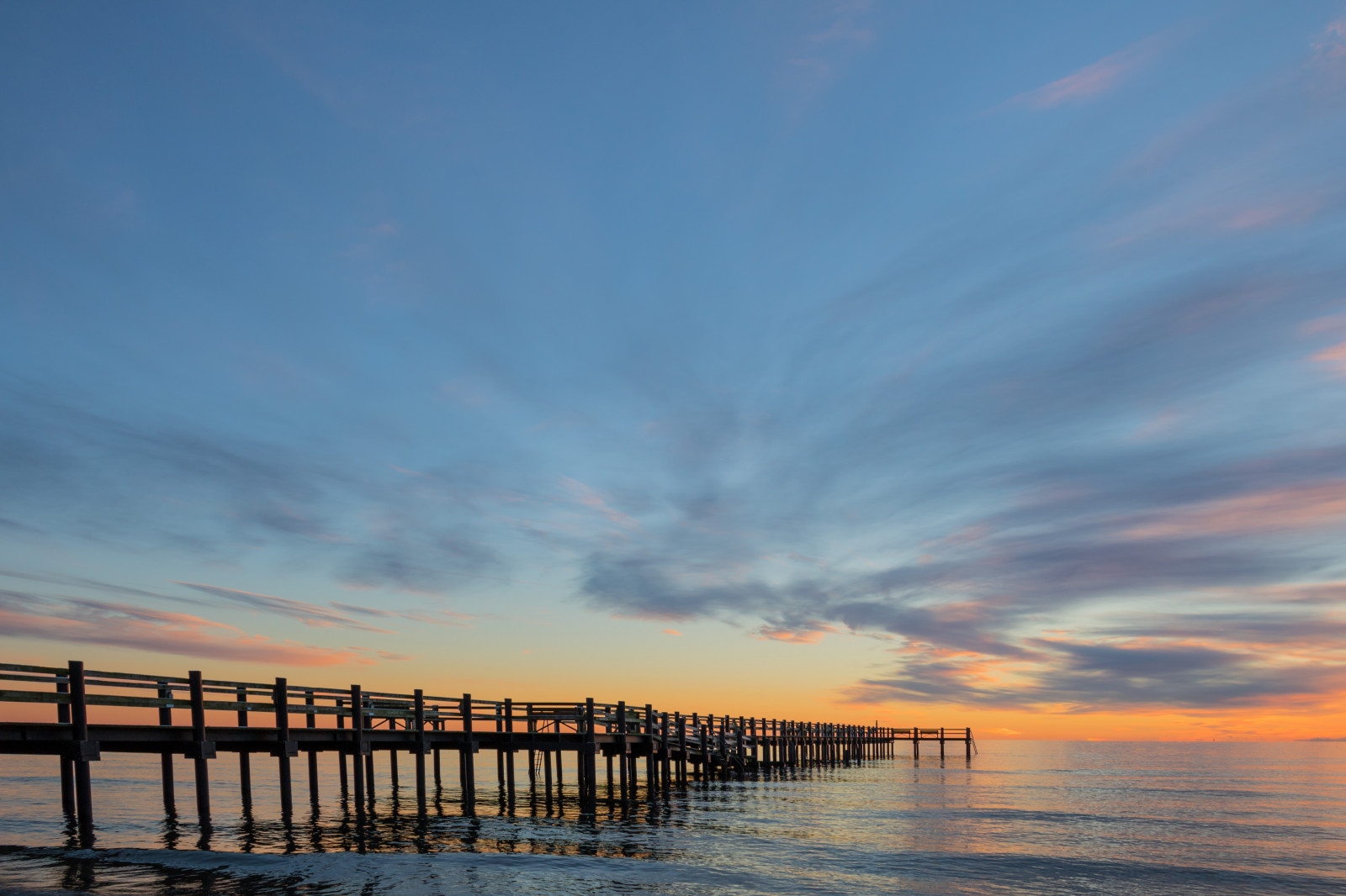 sollys, solnedgang, hav, vand, kyst, afspejling, himmel, vinter, strand, solopgang, aften, morgen, kyst, Sol, horisont, mole, dok, skumring, Sol, Sky, daggry, ocean, bølge, himmel, Brygga, solnedg ng, Vatten, vinter, hav, Moln, Dalabadets, efterglød, krop af vand