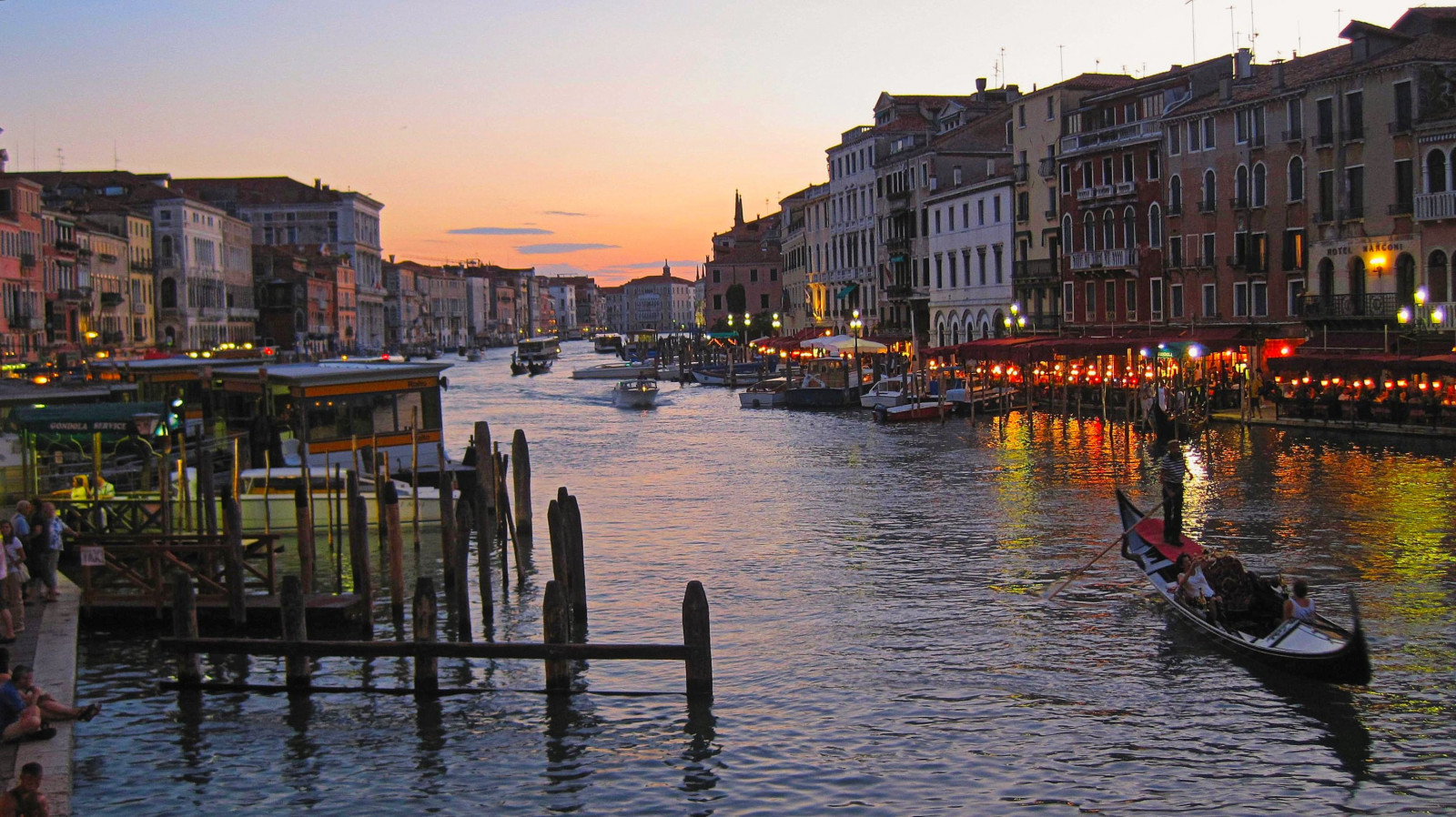 loď, západ slunce, město, ulice, panoráma města, Itálie, voda, odraz, nebe, Benátky, vozidlo, fotografování, večer, ráno, most, řeka, Kánon, přístav, město, Evropa, soumrak, kanál, banka, Europa, světlo, strom, flickr, fotografie, Italia, budovy, digitální, dSLR, kanál, zajímavý, nejlepší, foto, obraz, štika, licht, luz, Lumiere, lux, vodní, tewhiu, tewhiufoto, tělo z vody, gondola, nejzajímavější, nikond, lumen, Rialto, nikondigital, nikondigitalslr, Venizii, Canondigitalixus95is, Artinthecityand beyond, water transportation