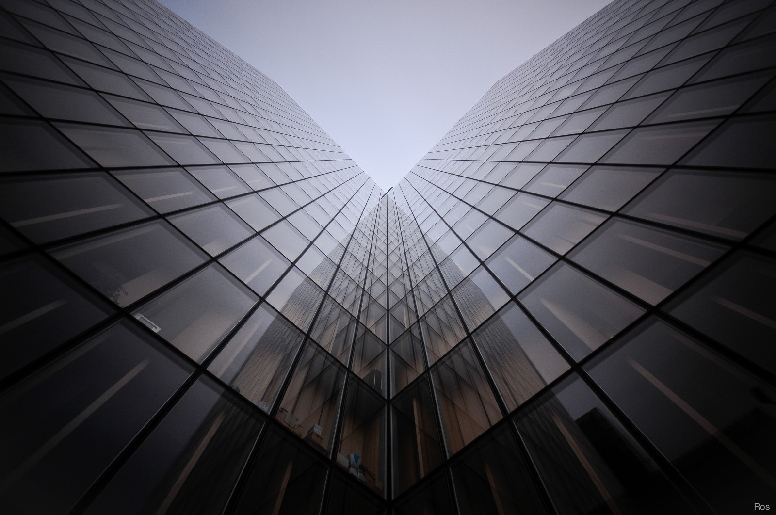 sollys, hvid, monokrom, arkitektur, bygning, afspejling, symmetri, skyskraber, atmosfære, Nikon, Frankrig, Paris, stativ, lys, belysning, form, linje, loft, mørke, reflet, immeuble, vinge, sigma, D300S, BNF, biblioth quefran oismitterrand, 1020mm, dagslys, Rosk, tr pied, tempsdemerde, vincentros