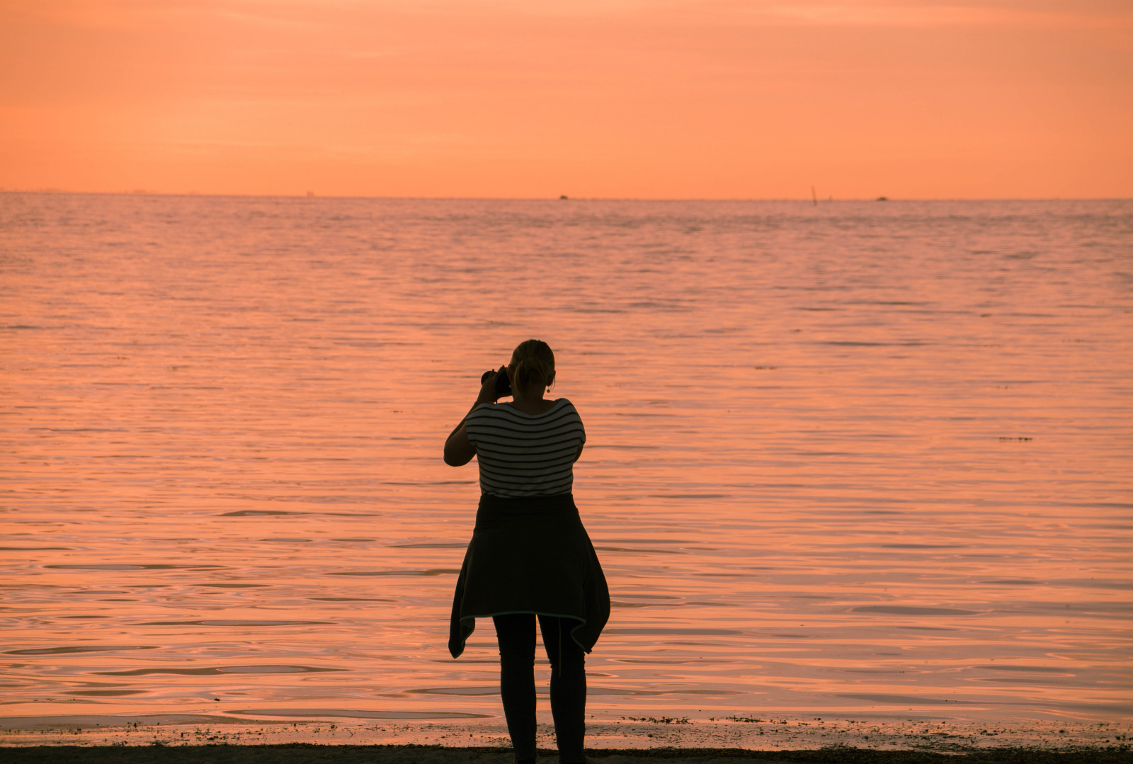 lidé, západ slunce, moře, voda, silueta, pláž, svítání, večer, ráno, most, slunce, horizont, letní, Švédsko, soumrak, romantika, Sverige, světlo, svítání, venkovní, oceán, sk nel n, se, Ribersborg, ribban, resund, pramen, Brygga, solnedg ng, brygga3, siluett, hav, Malmo, tbryggan