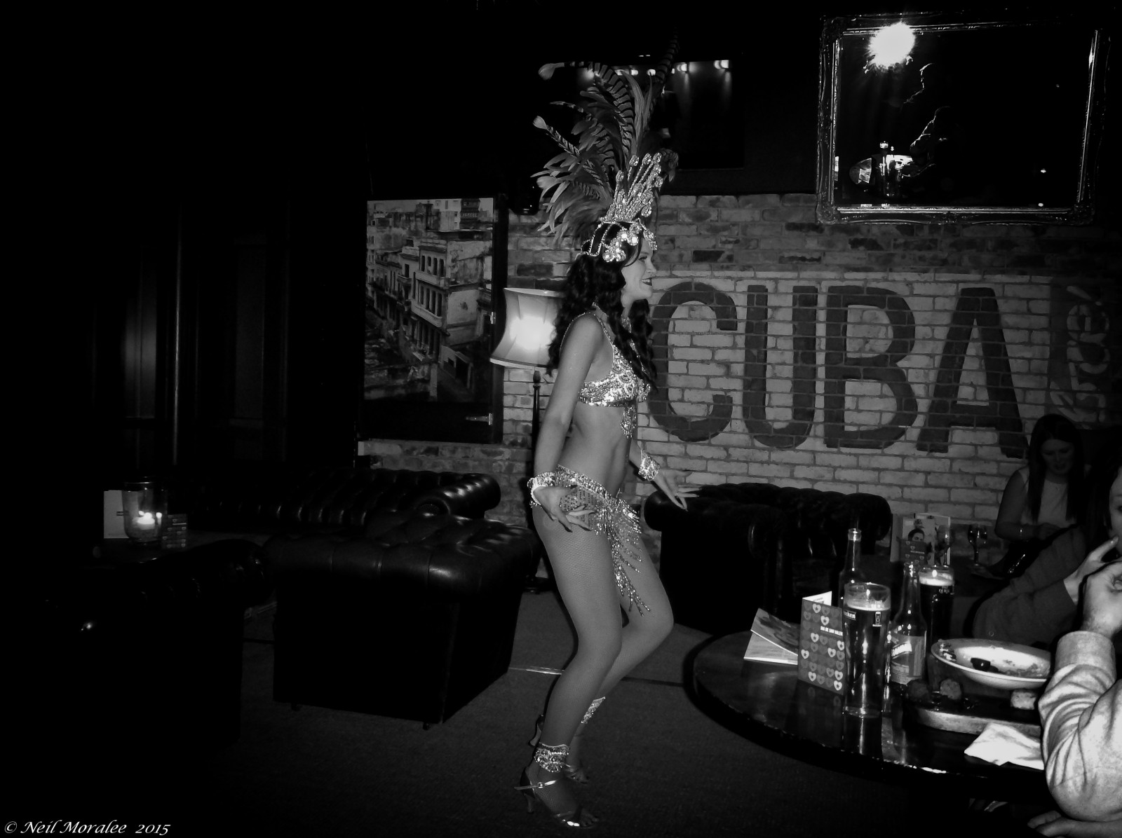 Spojené království, Černý a bílý, tělesné, žena, bílý, Černá, dívka, černobílý, čepice, ženský, klub, večeře, Diamanty, temný, Bristol, stůl, Mono, restaurace, Nikon, vysoké podpatky, tanec, jíst, Blikat, Havana, Kuba, peří, neil, sociální, doutník, tanečník, Jiskra, exotický, bikiny, jídlo, Průhled, rum, host, blýskavý, moralee, neilmoralee, aw110