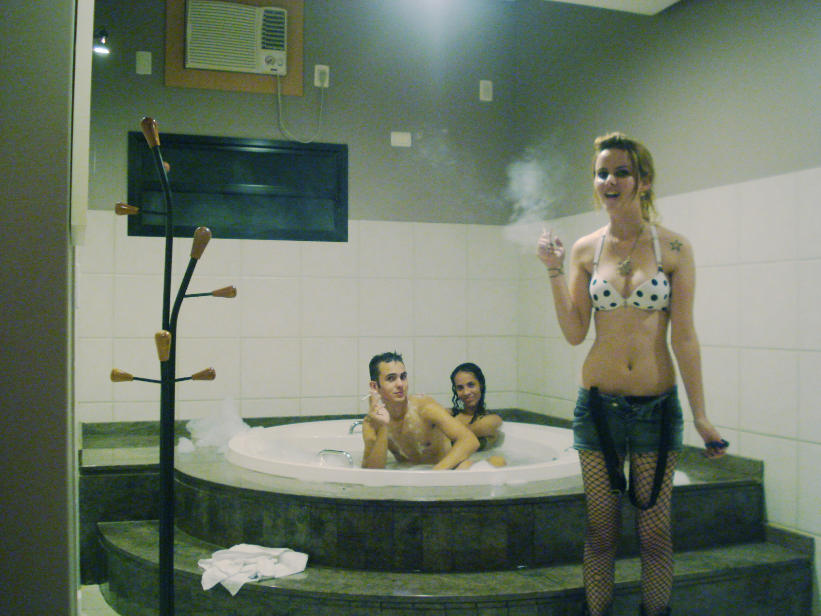 ragazze, ragazzo, bellissimo, signora, nudo, canzone, sigaretta, ricco, potabile, sporco, fumo, quasi, vasca da bagno, q, gaga, Merlato