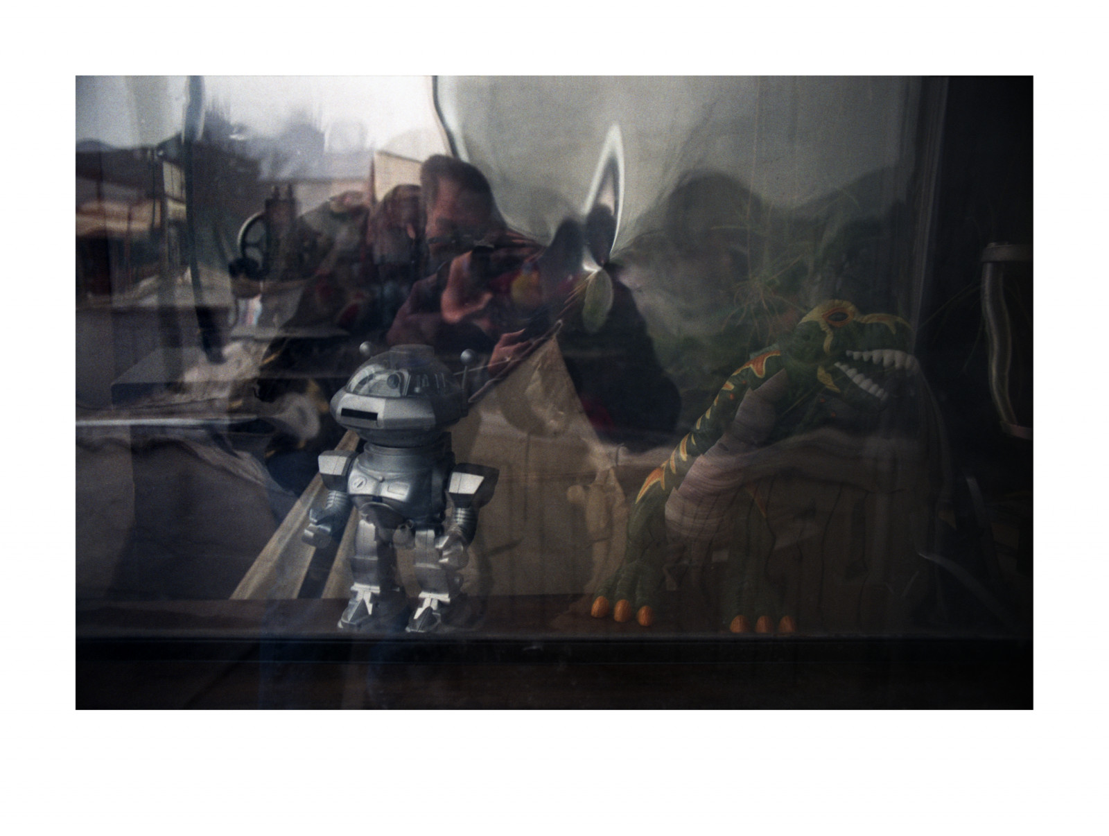 okno, robot, rozklad, Minnesota, Fujifilm, Duluth, odrazy, analogový, zkreslené, film, analog, výkladní skříň, Středozápad, výloha, dinosaurus, počítač tapeta, pc hry, akční figurka, pokles, paxamericanus, endofempire, civisromanussum, economicdownturn, trex, digitalsucks, scanfromnegative, sunrisesintheeast, elmarit28mm, leicar8, sunsetsinthewest, signsandwonders, Mylar, Fujidx