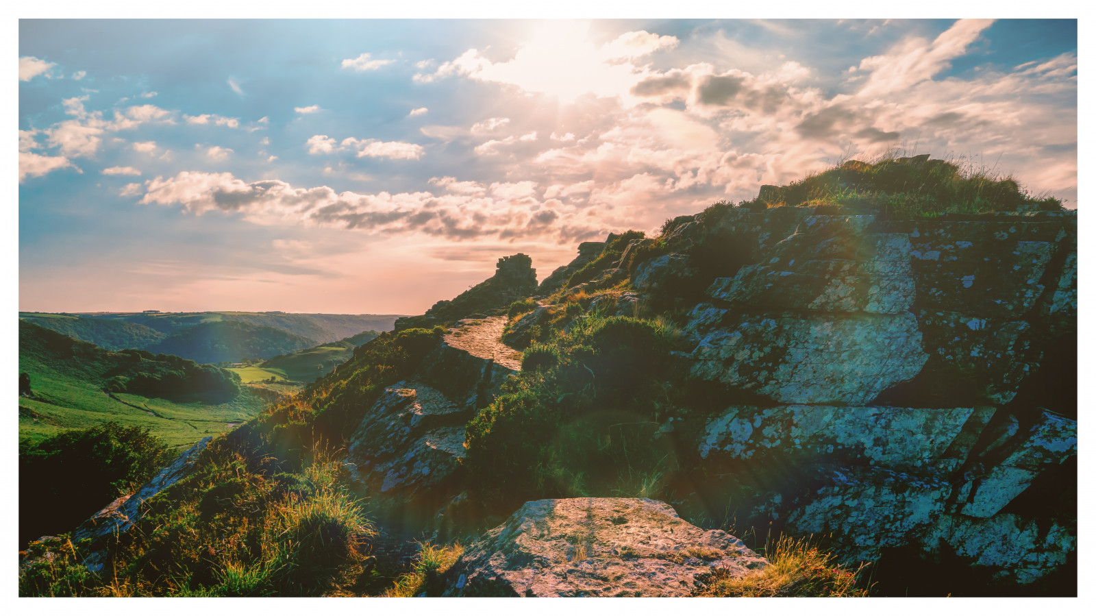 slunečnímu záření, krajina, západ slunce, kopec, Skála, Příroda, nebe, venku, večer, ráno, slunce, horizont, Sony, atmosféra, národní park, letní, údolí, vinobraní, Spojené království, mount scenérie, Formace, hřbet, Devon, paprsek, Terén, mrak, paprsky, strom, hora, záře, svítání, venkovní, zlatá hodina, retro, VSCO, a7, vintage, vscofilm, vysočina, niksoftware, geologie, stanice hill, meteorologický jev, klesl, badlands, ase, williamleslieportfolio, williamlesliephotography, sráz, stock photography