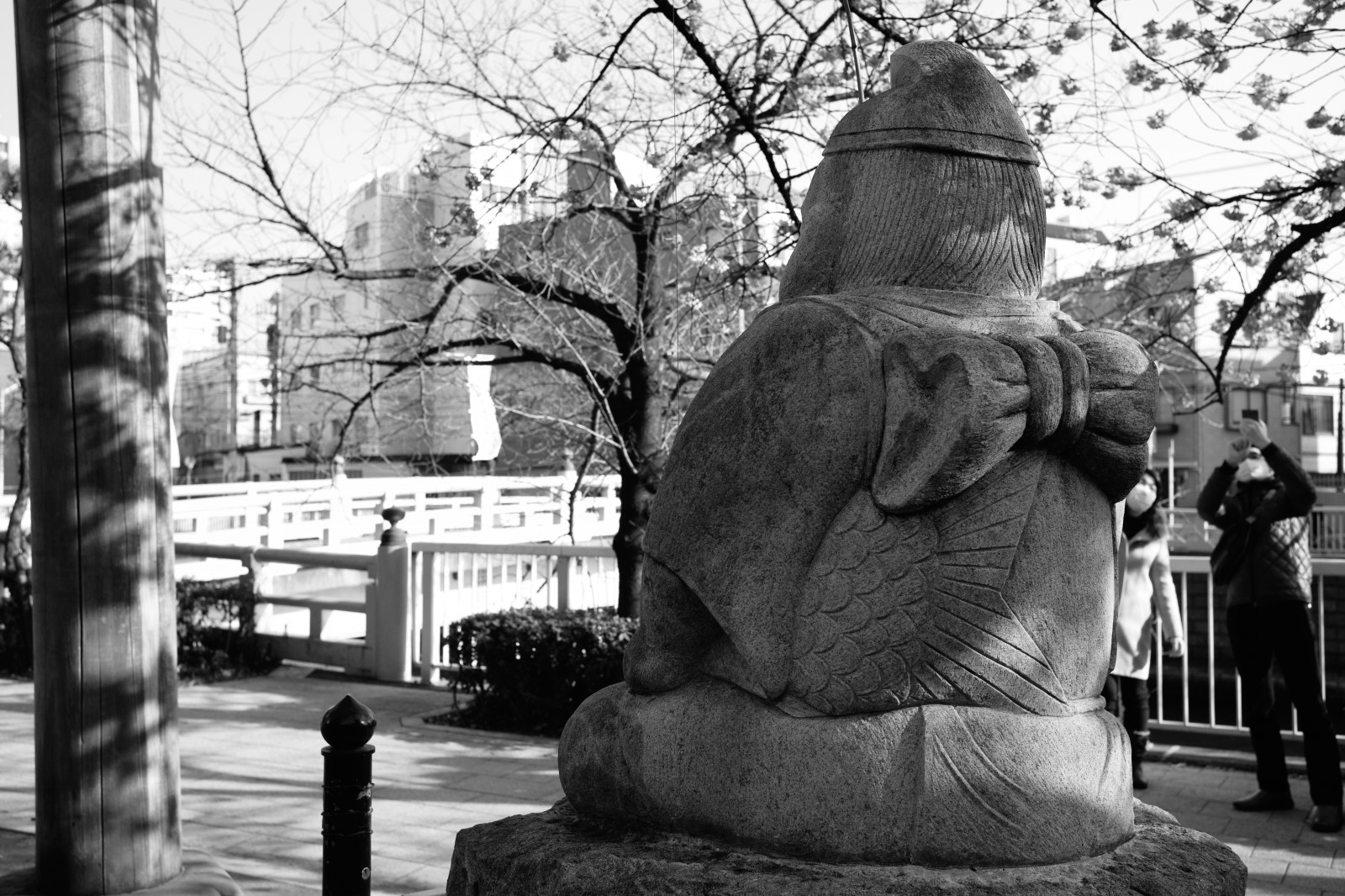 chrám, černobílý, ulice, silnice, dějiny, sochařství, socha, Leica, Tokio, památník, infrastruktura, pamětní, M, UMĚNÍ, tělesné, fotografie, ebarashrine, Summicron, Shinagawa, leicam, typ240, summicron1235mm, Černý a bílý, monochromatické fotografování, nonbuilding struktura