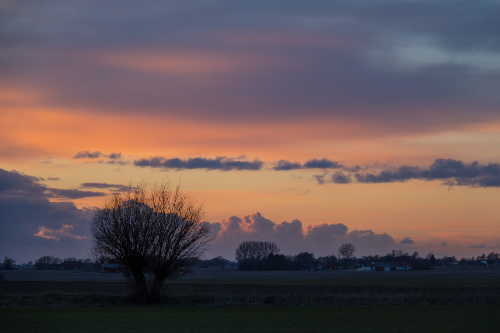 krajina, západ slunce, kopec, Příroda, nebe, pole, svítání, večer, ráno, horizont, atmosféra, soumrak, mrak, strom, svítání, nebe, solnedg ng, venkov, moln, skymning, landsbygd, landskap, prostý, prérie, atmosférický jev, odlesk, červená obloha v dopoledních hodinách, meteorologický jev