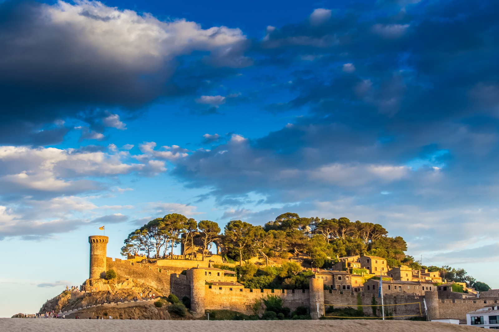 Tossa, Muralla, nikonespa, Nikon, nikoneuropa, nikond5200, nikonista, nikontop, Nikonlandscape, krajina, západ slunce, Atardece, atardecer, Cataluna, Catalunya, costy, BRAVA, Costa Brava, cielo, nebe, modrá obloha, bluehours, goldenhours, tamron16300, Tamron, tamronlens, ciudad, město, slunce, DELFÍNI, Piedra, mar, mediterraneo, Marenostrum, Gerona, Girona