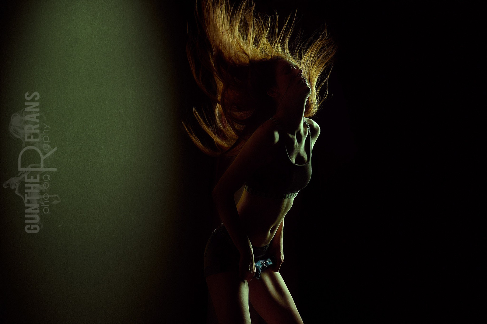 vrouw, model-, blond, gesloten ogen, Korte spijkerbroek, duisternis, Zin, screenshot, computer wallpaper