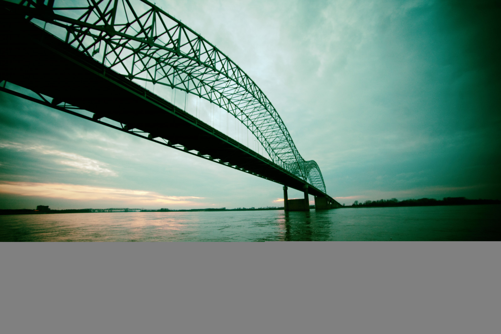 sollys, solnedgang, hav, afspejling, himmel, blå, morgen, bro, flod, horisont, atmosfære, USA, skumring, Tennessee, lys, Sky, ocean, bølge, linje, Mississippifloden, fav100, fav10, fav50, fav25, Forenede Stater, Amerikas Forenede Stater, computer tapet, memphis, Arkansas, Newbridge, hernandodesotobridge