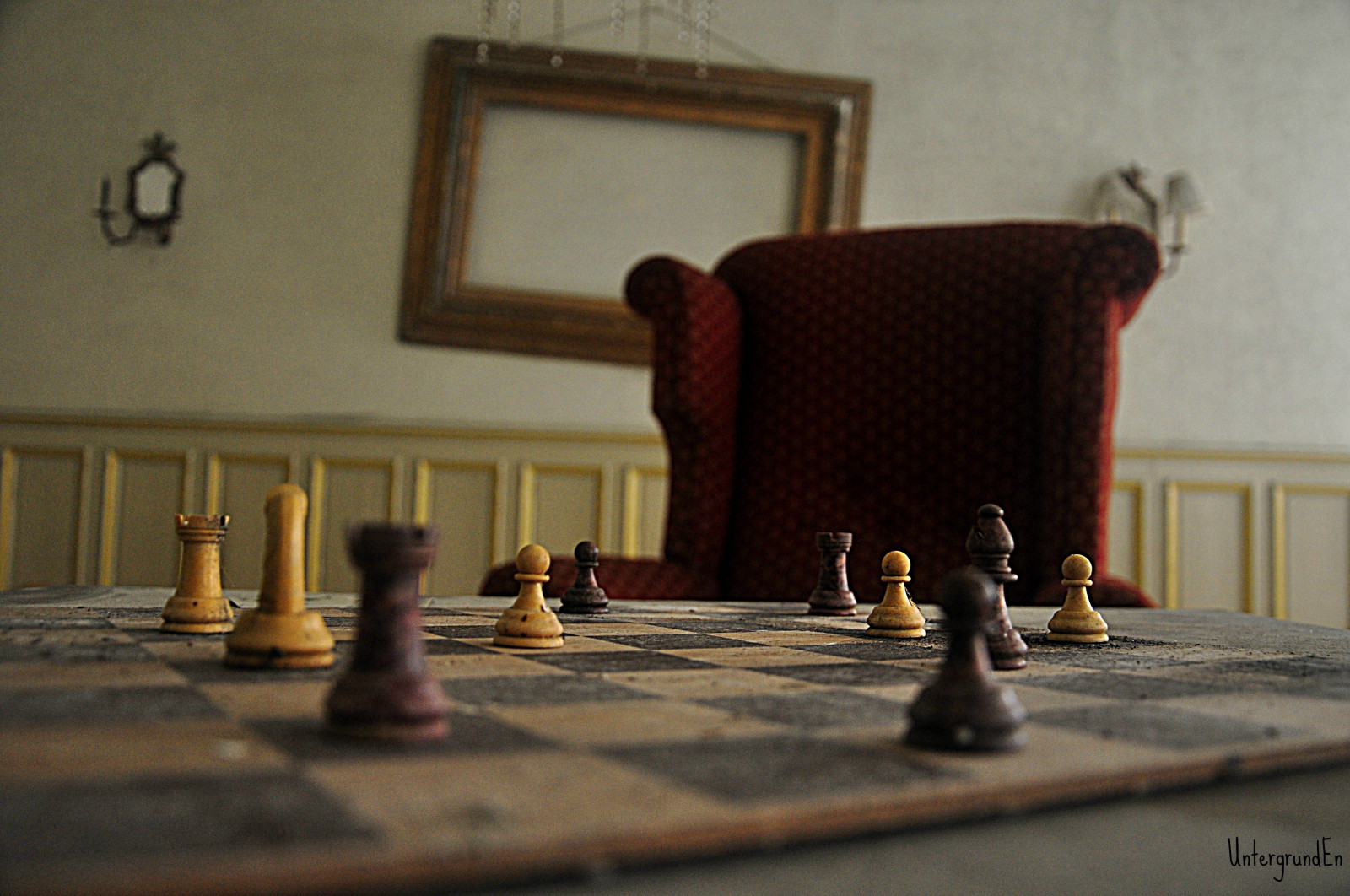 Wallpaper : old, window, ancient, urban, red, table, chair, Lost, decay